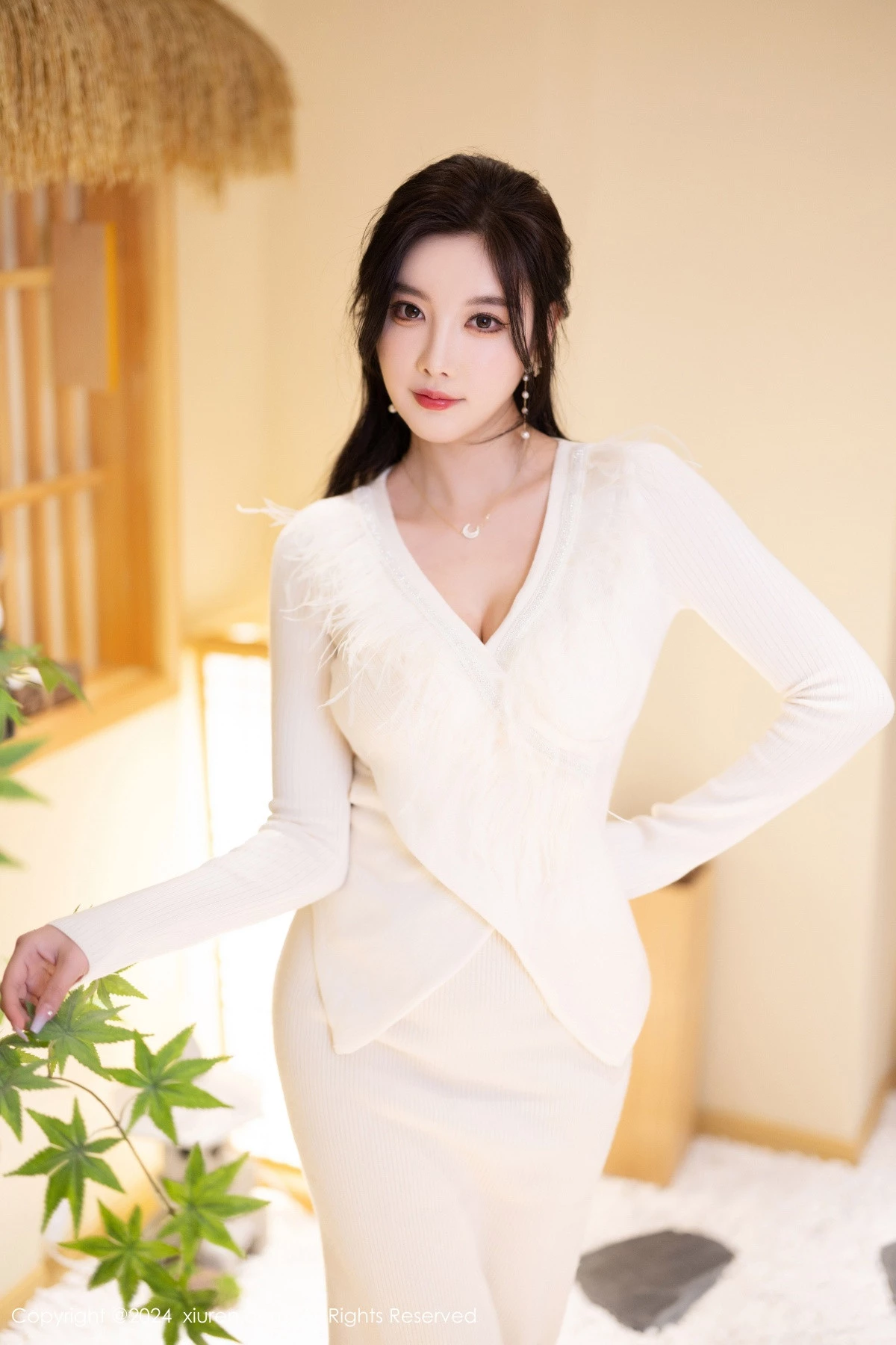 秀人集.com_[XiuRen秀人网]No.8363_女神杨晨晨Yome白色连衣长裙+白色情趣薄纱秀丰腴身材诱惑写真82P