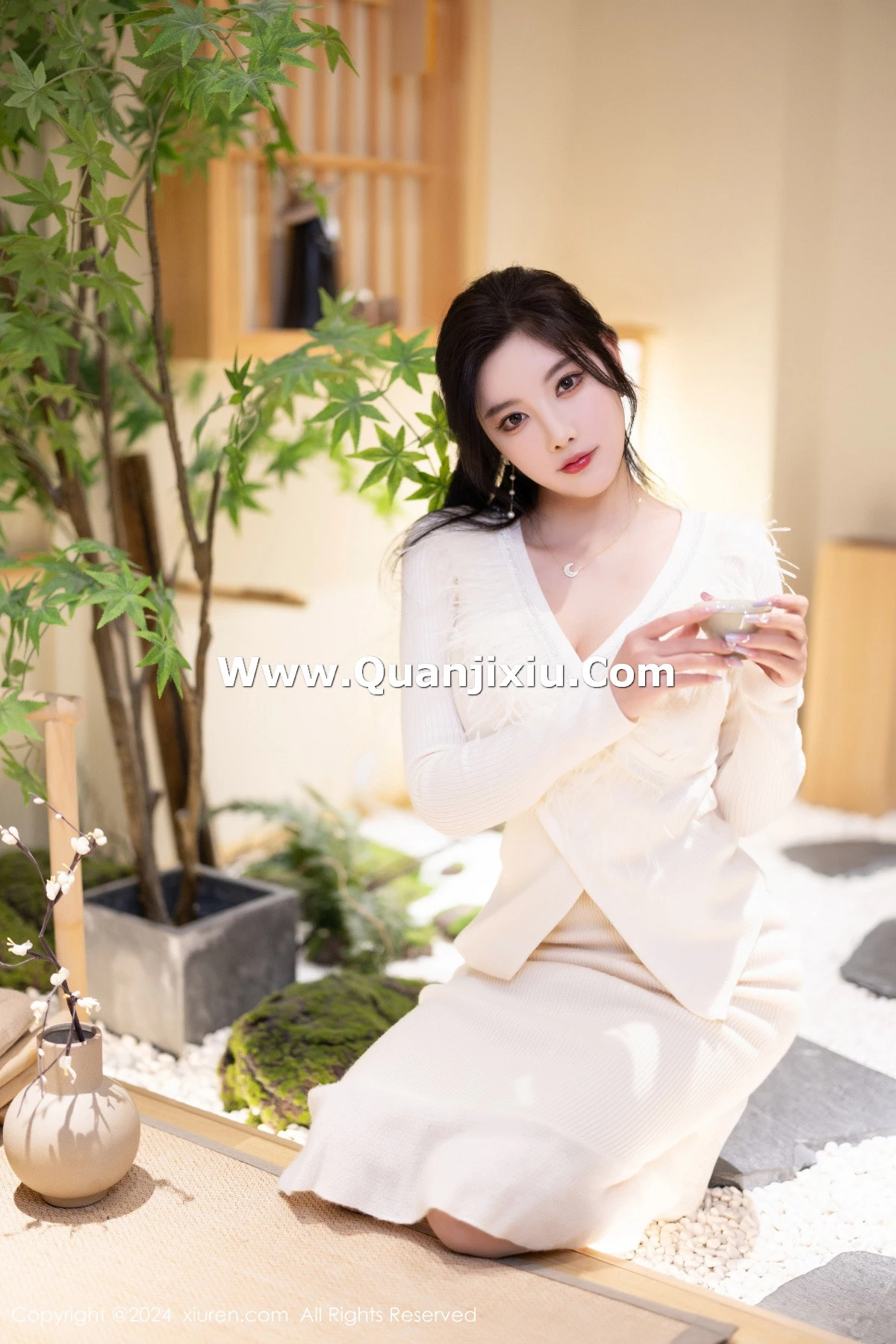 秀人集.com_[XiuRen秀人网]No.8363_女神杨晨晨Yome白色连衣长裙+白色情趣薄纱秀丰腴身材诱惑写真82P