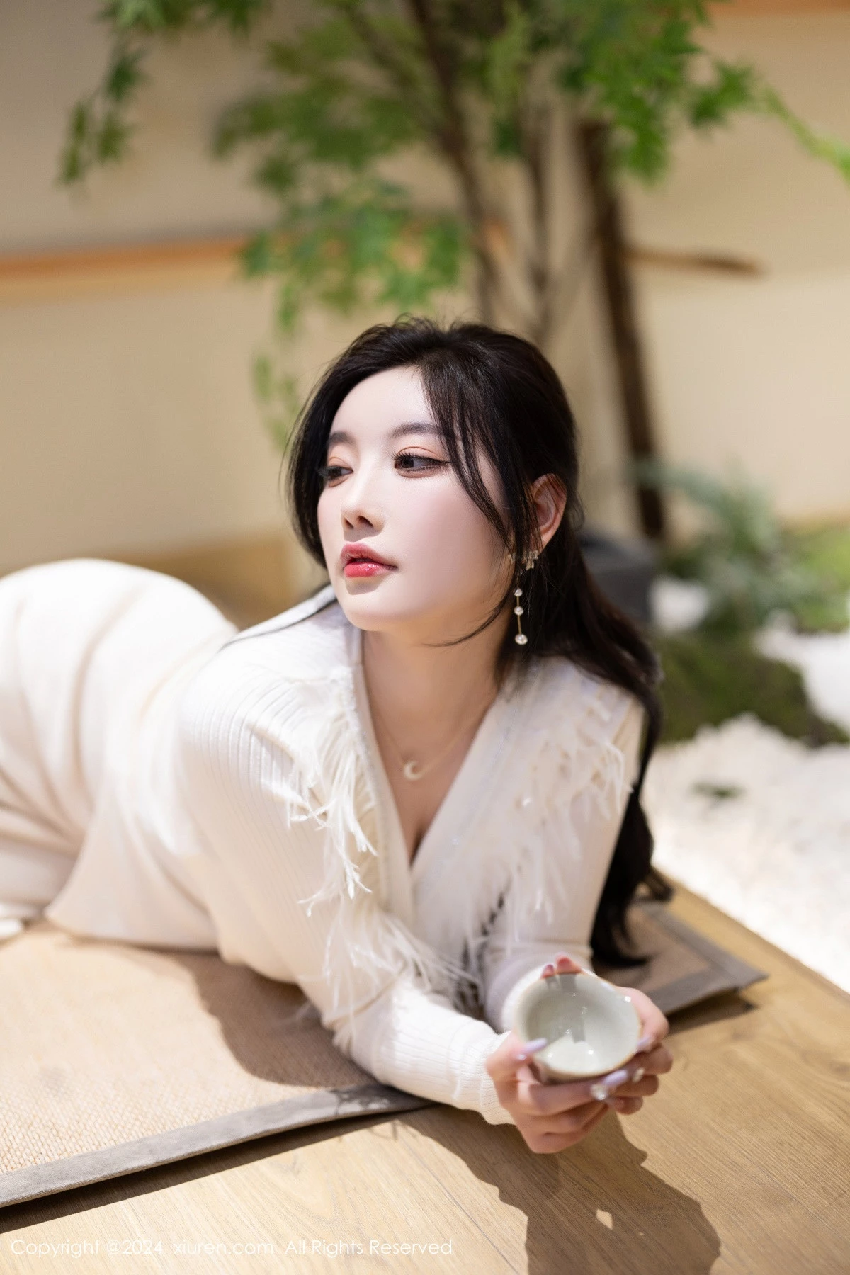 秀人集.com_[XiuRen秀人网]No.8363_女神杨晨晨Yome白色连衣长裙+白色情趣薄纱秀丰腴身材诱惑写真82P