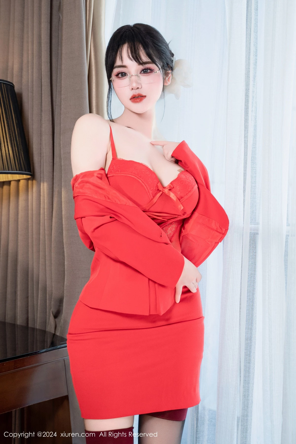 秀人集.com_[XiuRen秀人网]No.8360_模特汐汐爱吃草莓性感红色情趣内衣配黑丝袜秀惹火身材诱惑写真60P