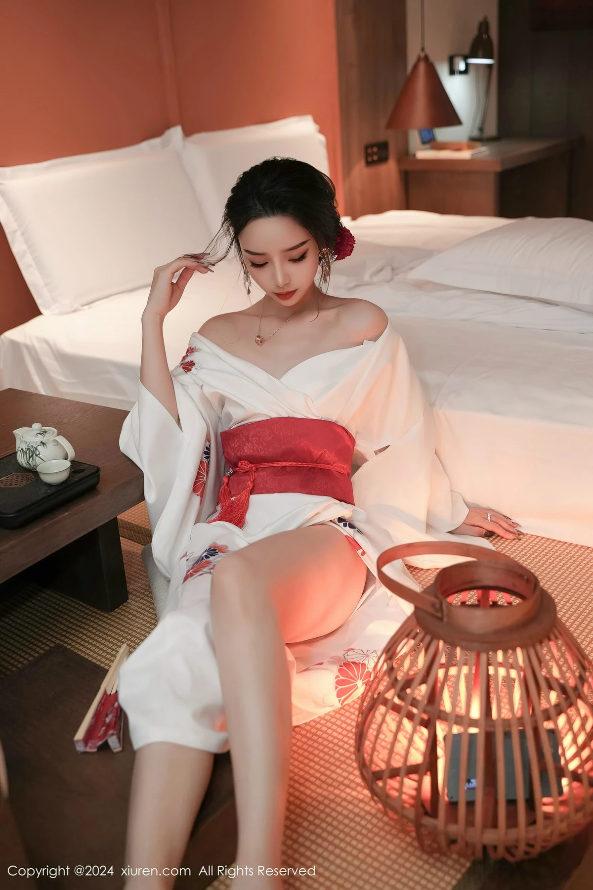 秀人集.com_[XiuRen秀人网]No.8367_模特苏曼兮宾馆场景性感白色日系和服半撩秀翘臀美腿诱惑写真85P