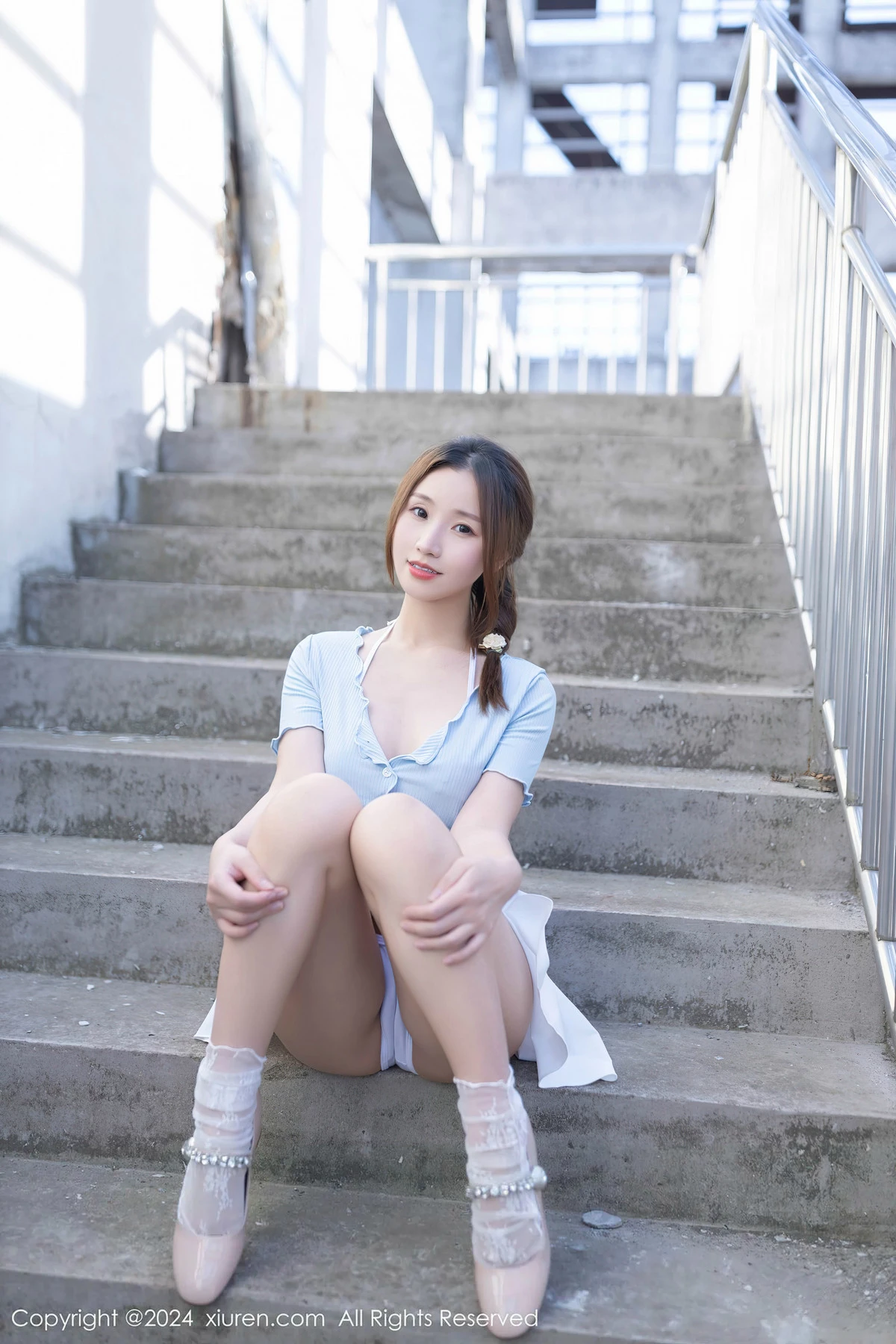 秀人集.com_[XiuRen秀人网]No.8369_模特杏子Yada户外蓝色上衣配白短裙露性感白色内衣完美诱惑写真85P