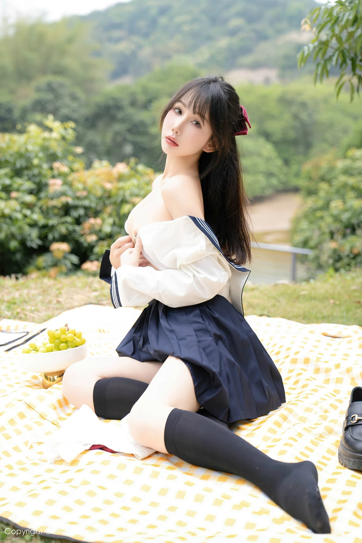 秀人集.com_[XiuRen秀人网]No.8365_模特波巧酱长白山旅拍性感学妹制服配黑丝袜秀曼妙身姿诱惑写真85P