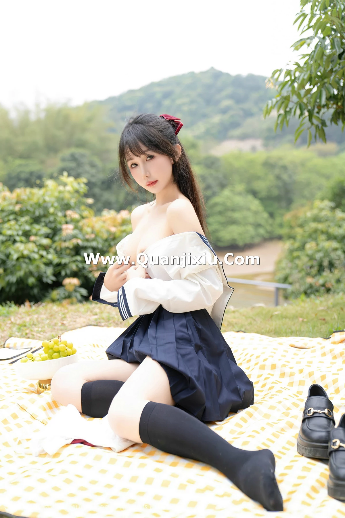 秀人集.com_[XiuRen秀人网]No.8365_模特波巧酱长白山旅拍性感学妹制服配黑丝袜秀曼妙身姿诱惑写真85P