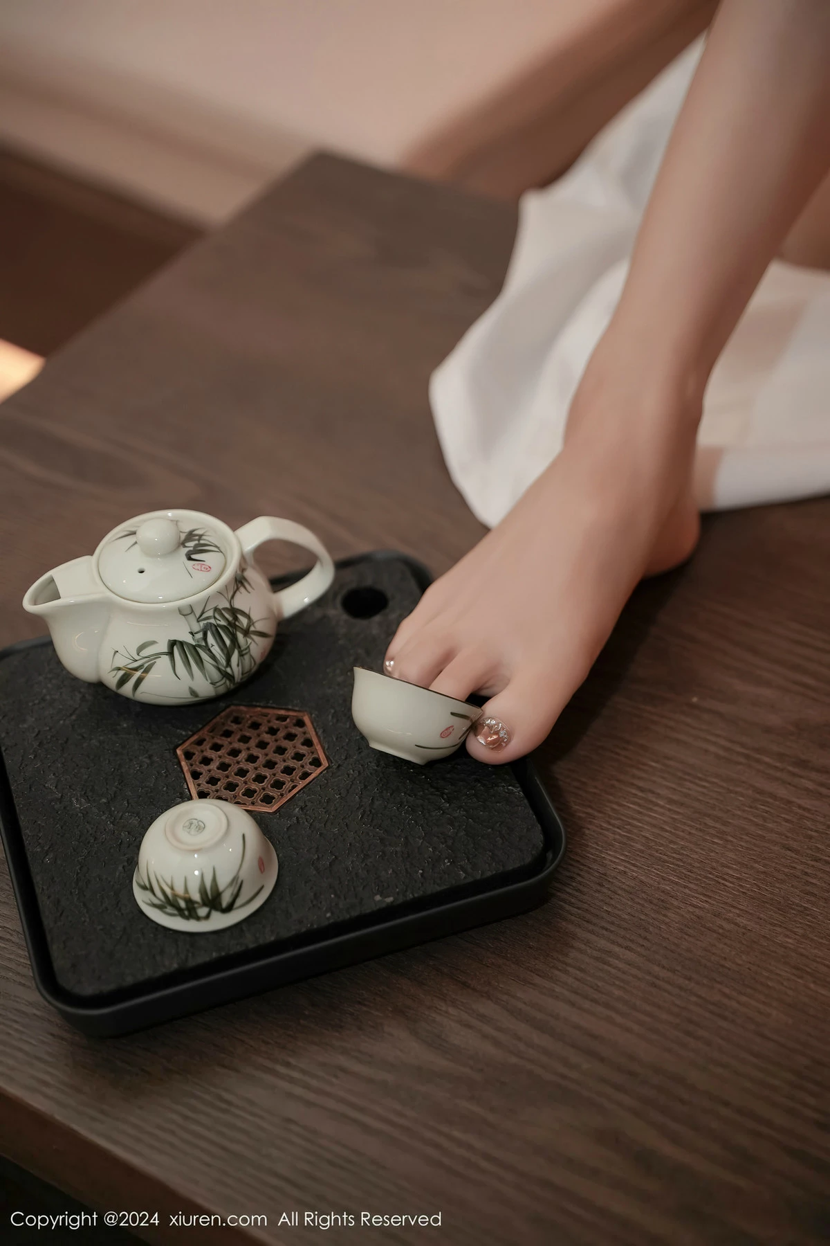 秀人集.com_[XiuRen秀人网]No.8367_模特苏曼兮宾馆场景性感白色日系和服半撩秀翘臀美腿诱惑写真85P