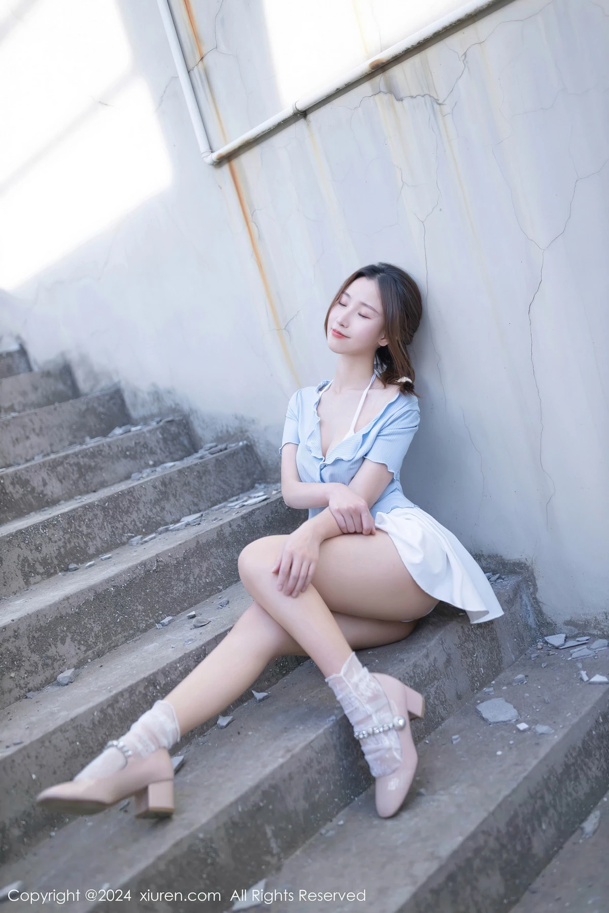 秀人集.com_[XiuRen秀人网]No.8369_模特杏子Yada户外蓝色上衣配白短裙露性感白色内衣完美诱惑写真85P