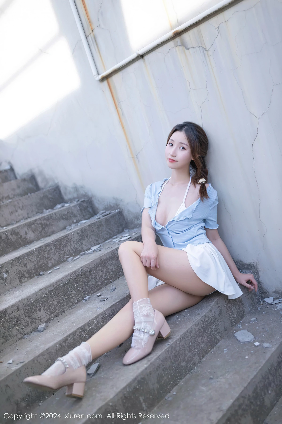 秀人集.com_[XiuRen秀人网]No.8369_模特杏子Yada户外蓝色上衣配白短裙露性感白色内衣完美诱惑写真85P