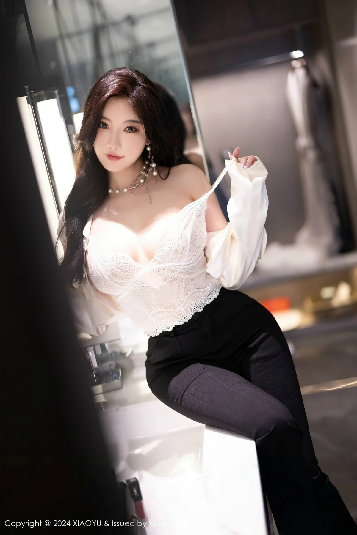 秀人集.com_[XiaoYu画语界]Vol.1233_女神杨晨晨Yome性感白色蕾丝内衣+黑色情趣内衣完美诱惑写真80P