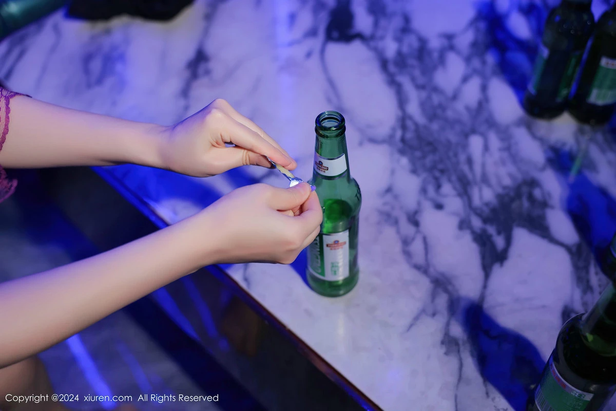 秀人集.com_[XiuRen秀人网]No.8402_模特豆瓣酱KTV场景红色情趣薄纱露性感内衣秀惹火身材诱惑写真73P