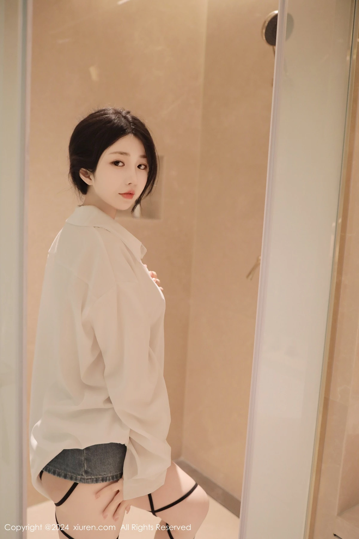 秀人集.com_[XiuRen秀人网]No.8400_模特陈小花浴室性感白色轻透上衣配牛仔短裤秀曼妙身姿诱惑写真77P