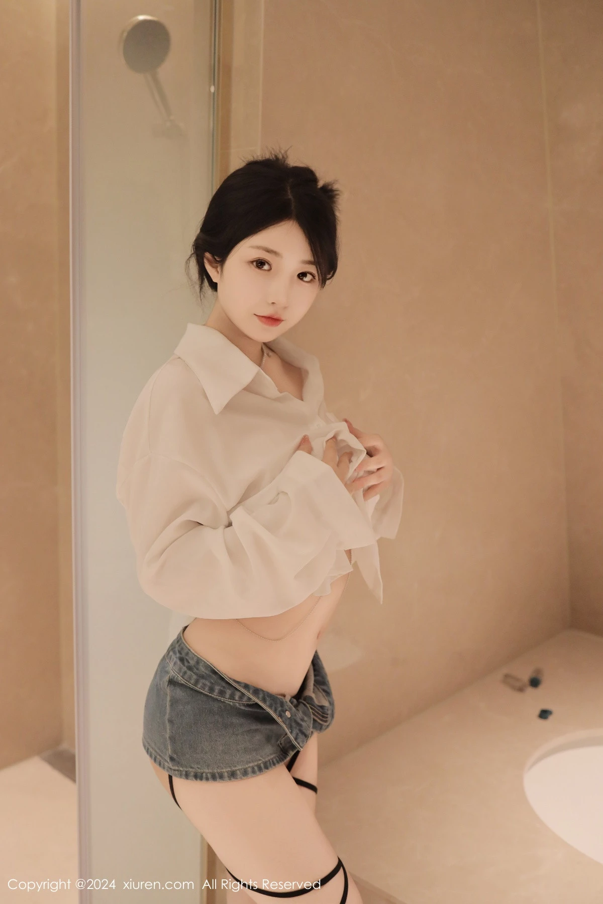 秀人集.com_[XiuRen秀人网]No.8400_模特陈小花浴室性感白色轻透上衣配牛仔短裤秀曼妙身姿诱惑写真77P