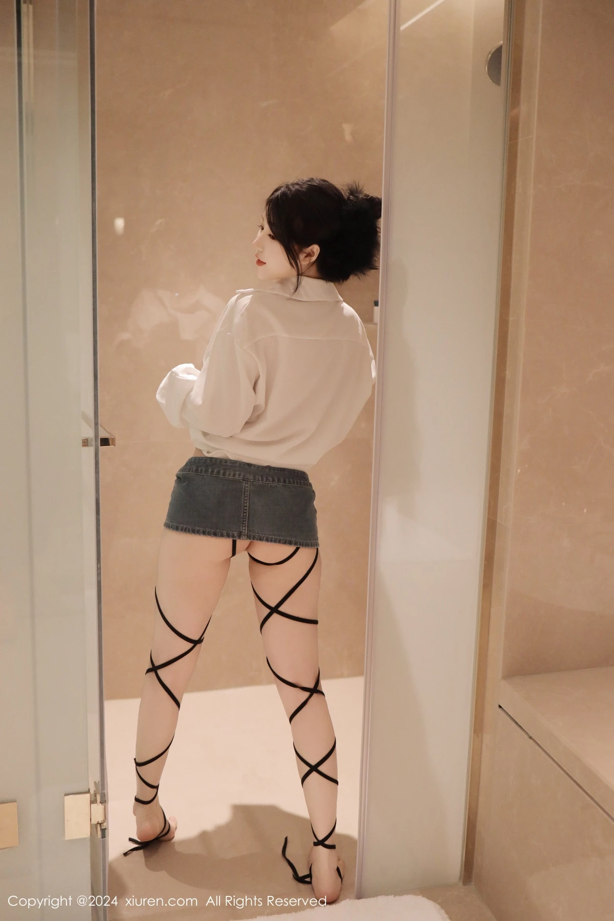 秀人集.com_[XiuRen秀人网]No.8400_模特陈小花浴室性感白色轻透上衣配牛仔短裤秀曼妙身姿诱惑写真77P