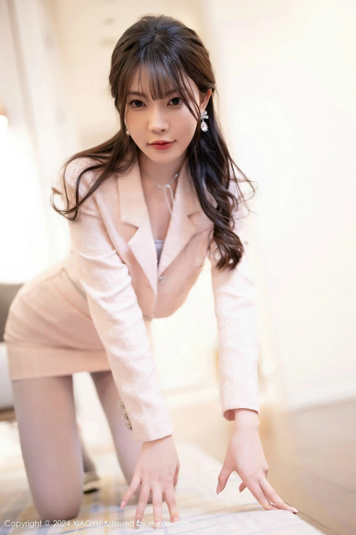 秀人集.com_[XiaoYu画语界]Vol.1236_女神徐莉芝Booty性感浅粉连衣短裙露连体灰丝袜秀曼妙身姿写真82P