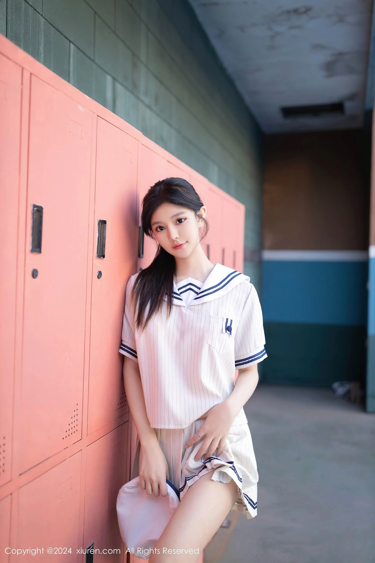 秀人集.com_[XiuRen秀人网]No.8280_模特幼幼性感白色学生短裙制服露白色内衣秀完美身材诱惑写真80P