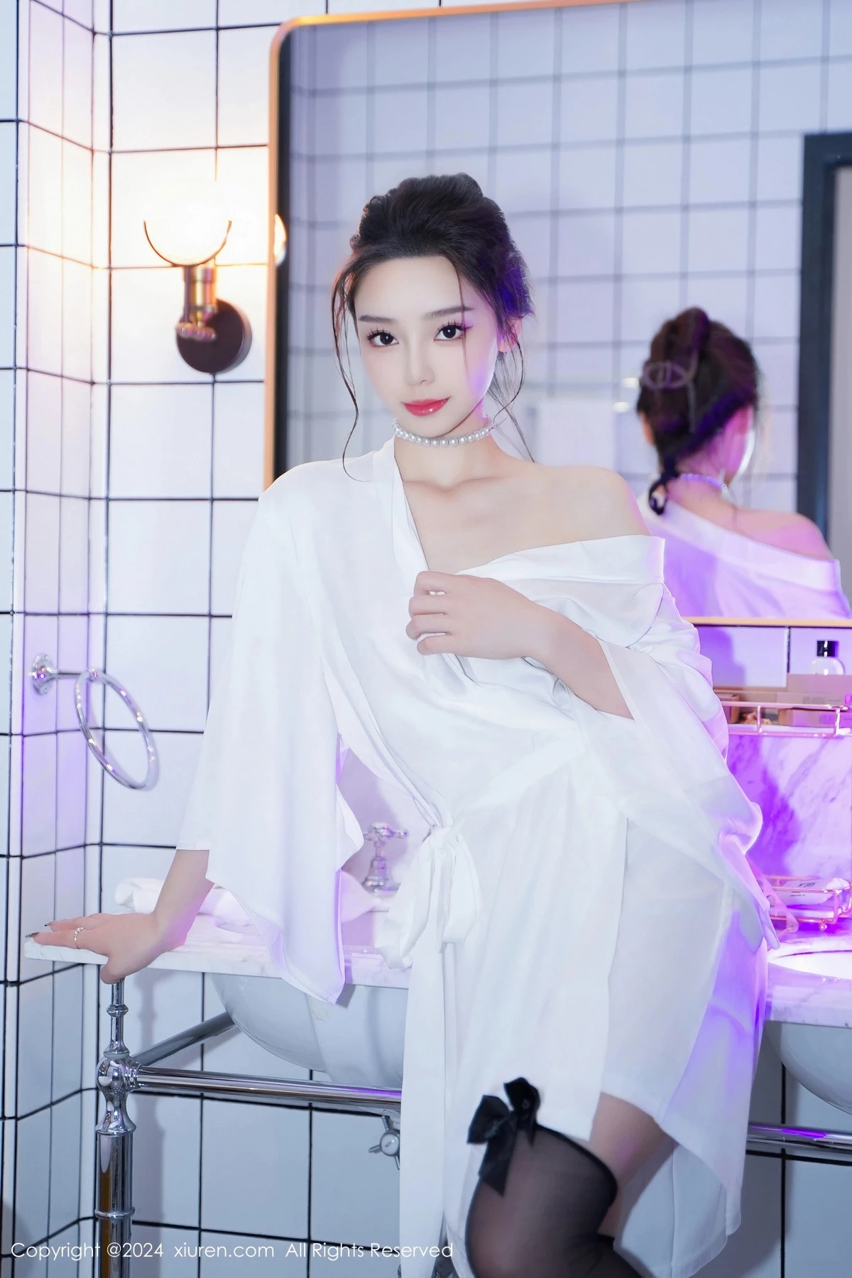 秀人集.com_[XiuRen秀人网]No.8283_模特苏曼兮浴室场景性感白色连衣裙配黑丝袜秀丰腴美臀诱惑写真84P