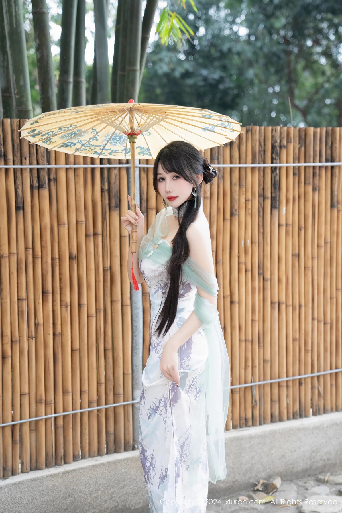 秀人集.com_[XiuRen秀人网]No.8448_模特波巧酱性感黑色薄纱肚兜+图案旗袍配闪亮肉丝完美诱惑写真96P