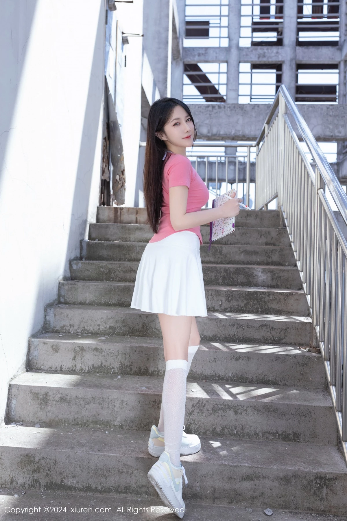 秀人集.com_[XiuRen秀人网]No.8457_模特鱼子酱Fish粉色上衣配白色短裙露性感白色内衣完美诱惑写真80P