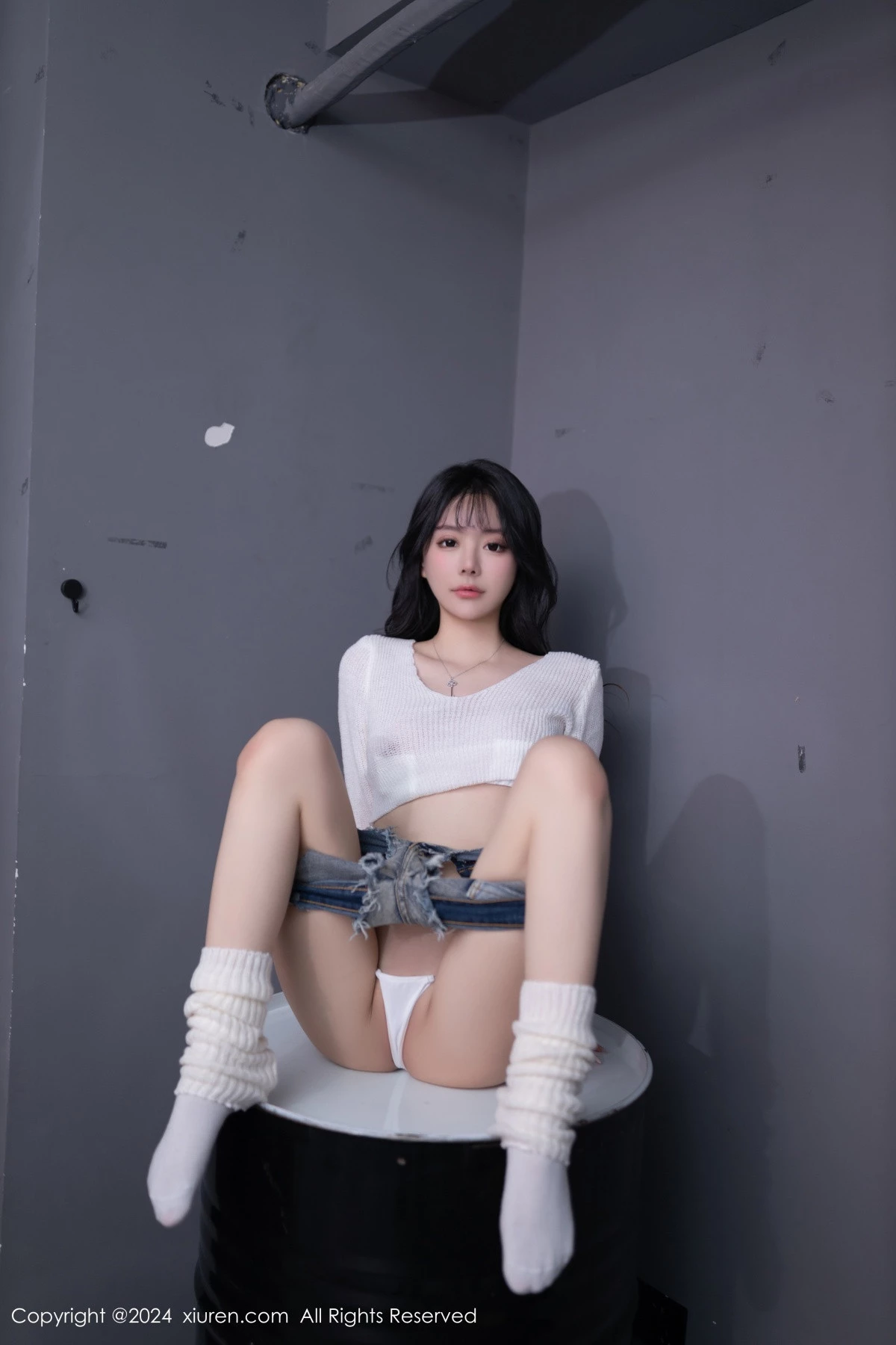 秀人集.com_[XiuRen秀人网]No.8458_模特幼幼性感白色上衣配牛仔短裤半脱秀惹火身材迷人诱惑写真80P