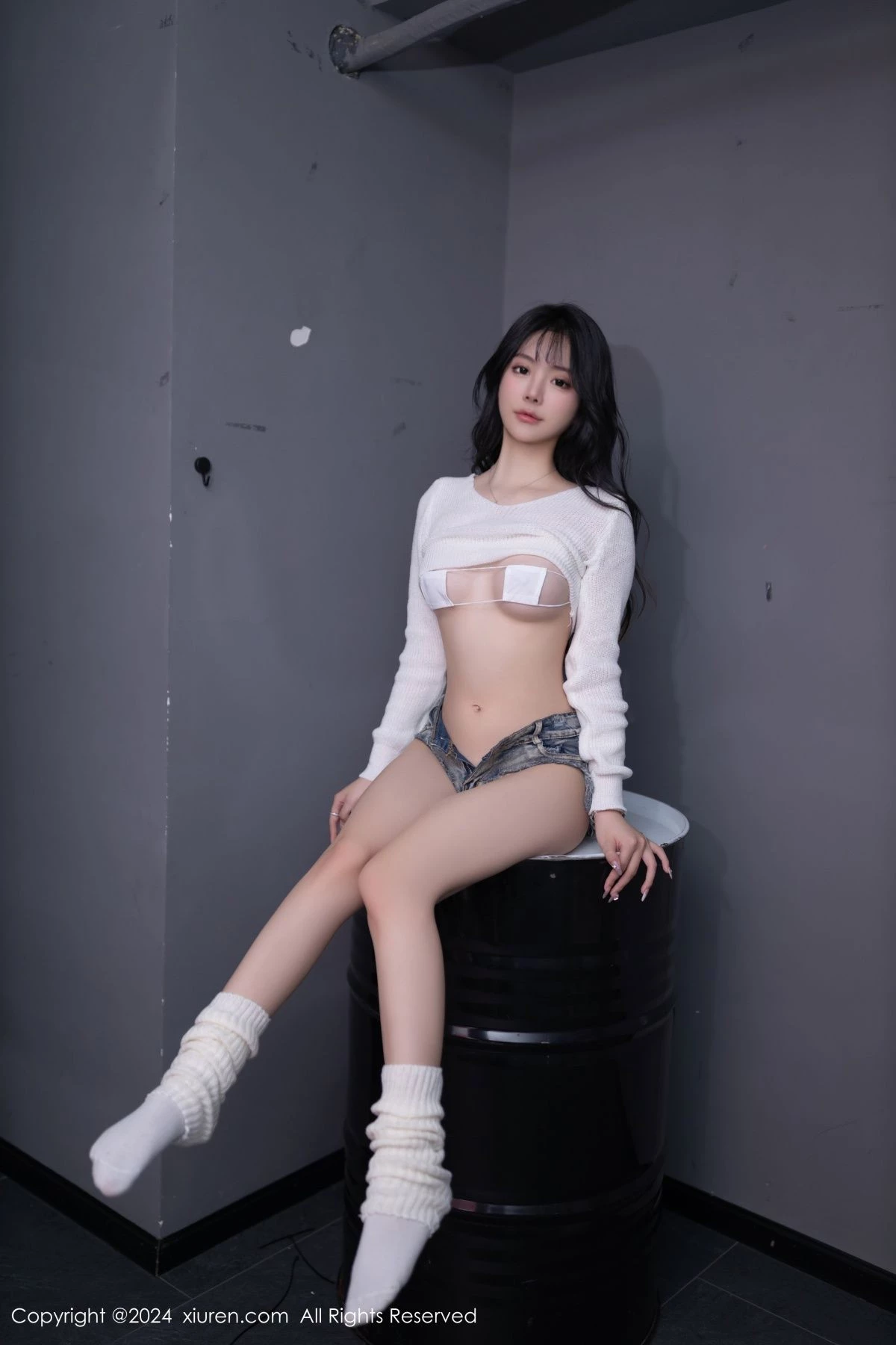 秀人集.com_[XiuRen秀人网]No.8458_模特幼幼性感白色上衣配牛仔短裤半脱秀惹火身材迷人诱惑写真80P