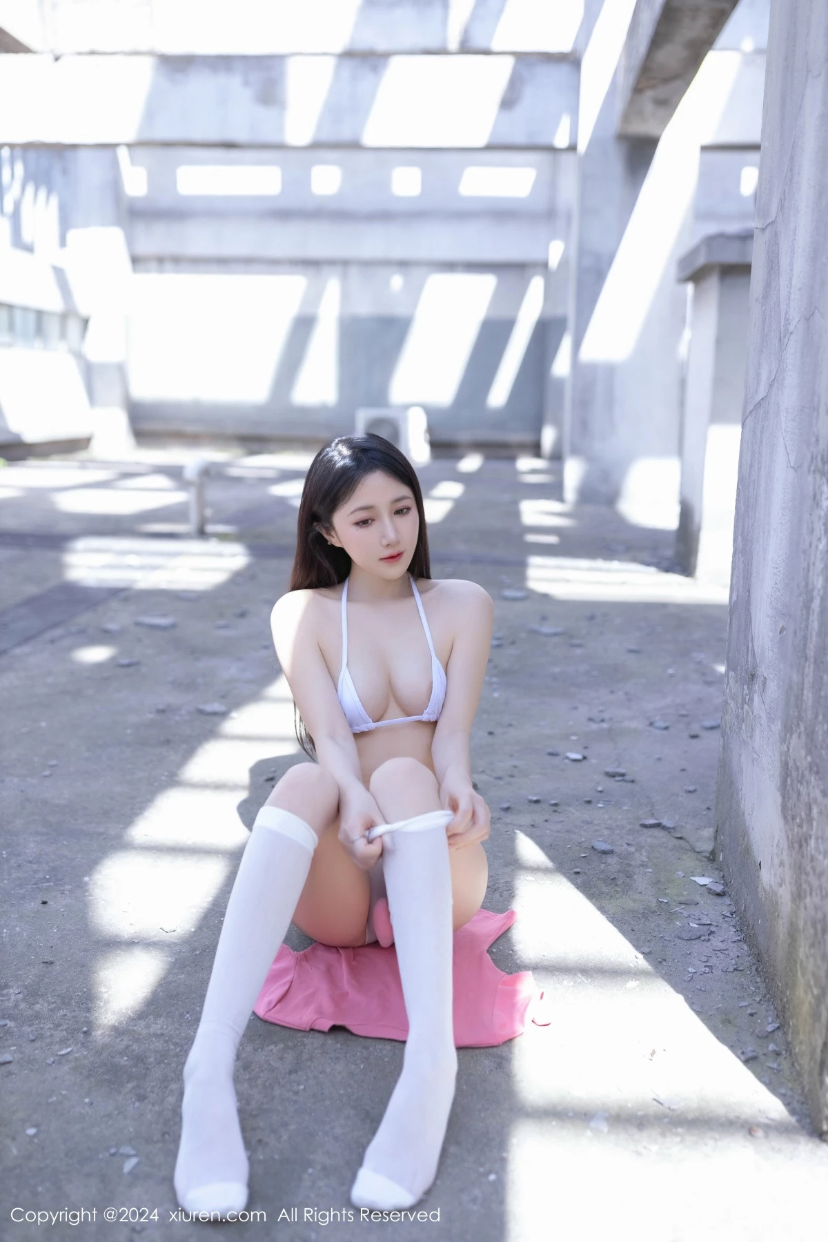 秀人集.com_[XiuRen秀人网]No.8457_模特鱼子酱Fish粉色上衣配白色短裙露性感白色内衣完美诱惑写真80P