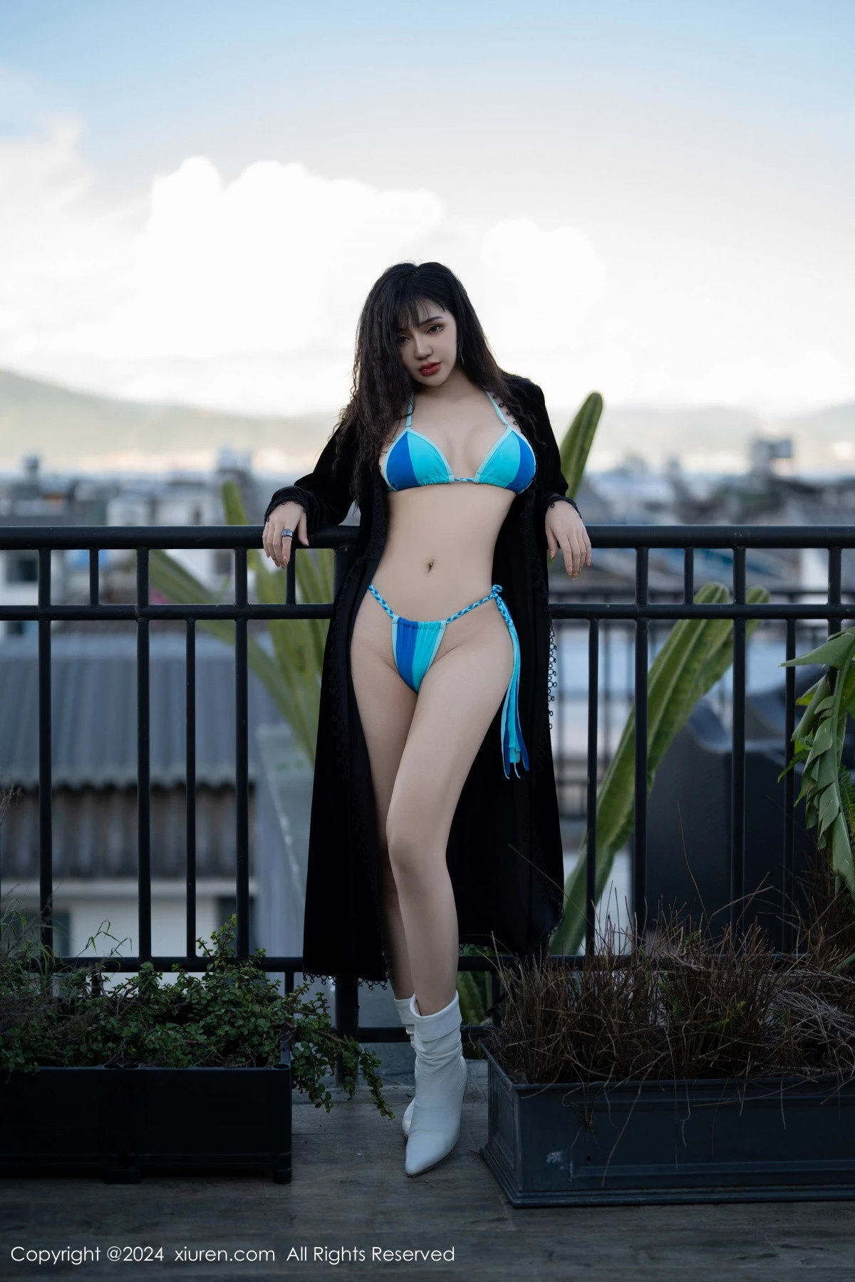 秀人集.com_[XiuRen秀人网]No.8460_模特文静儿性感黑色服饰露蓝色比基尼秀凹凸身材撩人诱惑写真56P