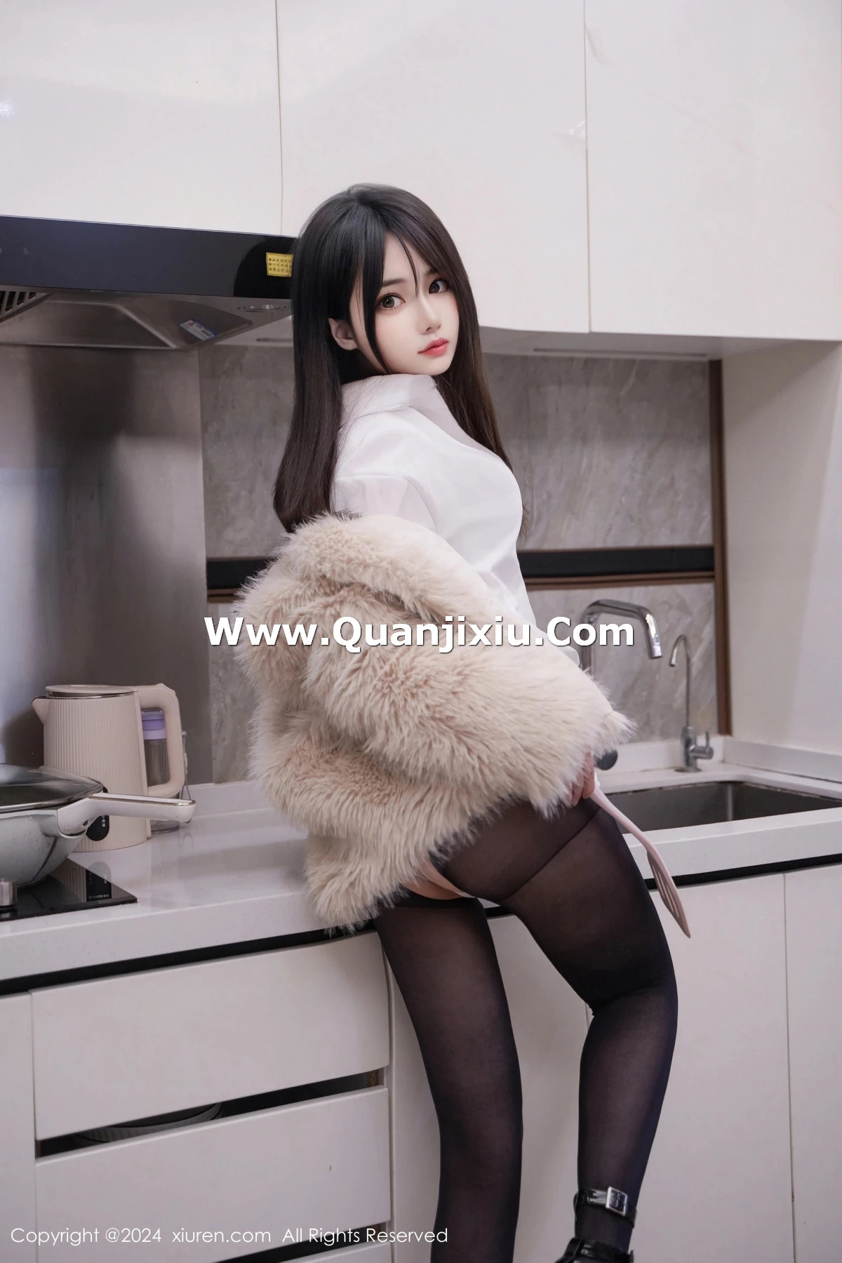 秀人集.com_[XiuRen秀人网]No.8429_模特林月月性感白色衬衫露蕾丝内衣配开档黑丝秀美腿诱惑写真65P