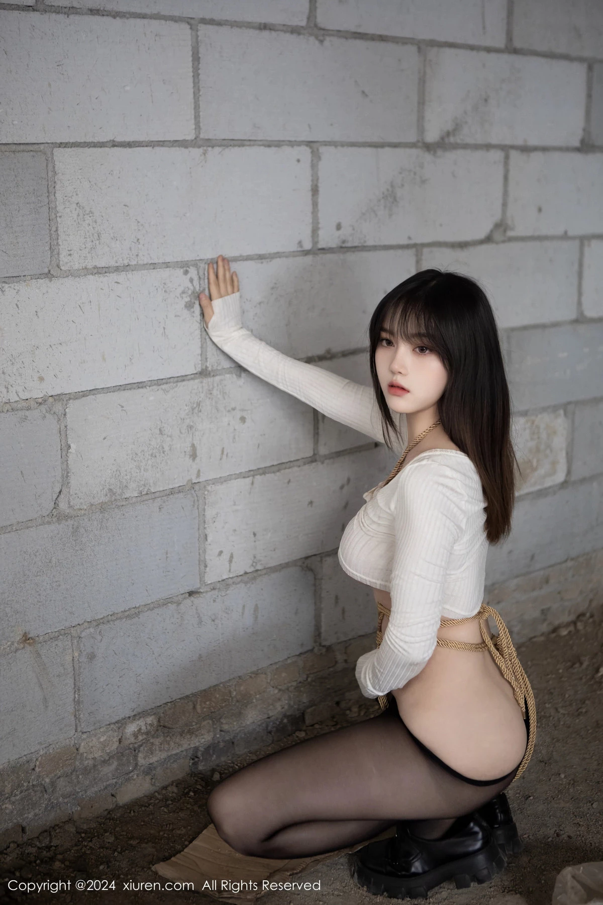秀人集.com_[XiuRen秀人网]No.8439_模特豆瓣酱捆绑主题性感白色上衣配开档黑丝秀丰满身材诱惑写真85P