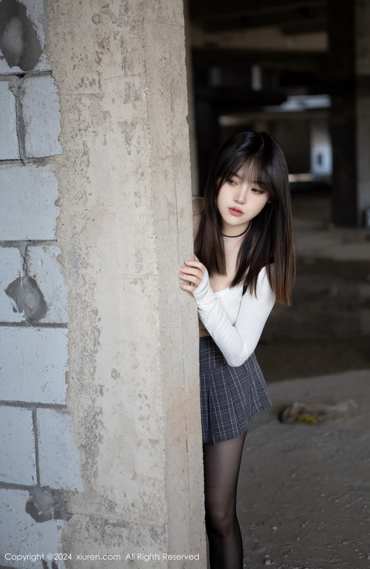 秀人集.com_[XiuRen秀人网]No.8439_模特豆瓣酱捆绑主题性感白色上衣配开档黑丝秀丰满身材诱惑写真85P