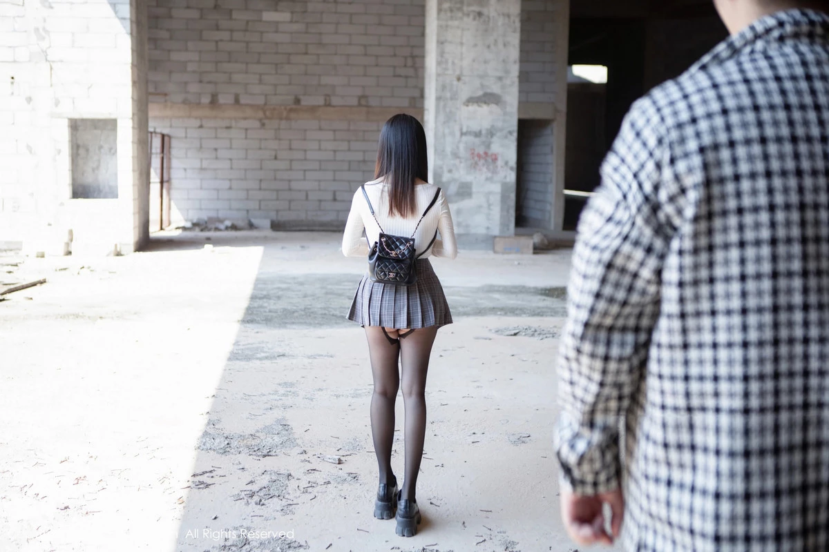 秀人集.com_[XiuRen秀人网]No.8439_模特豆瓣酱捆绑主题性感白色上衣配开档黑丝秀丰满身材诱惑写真85P