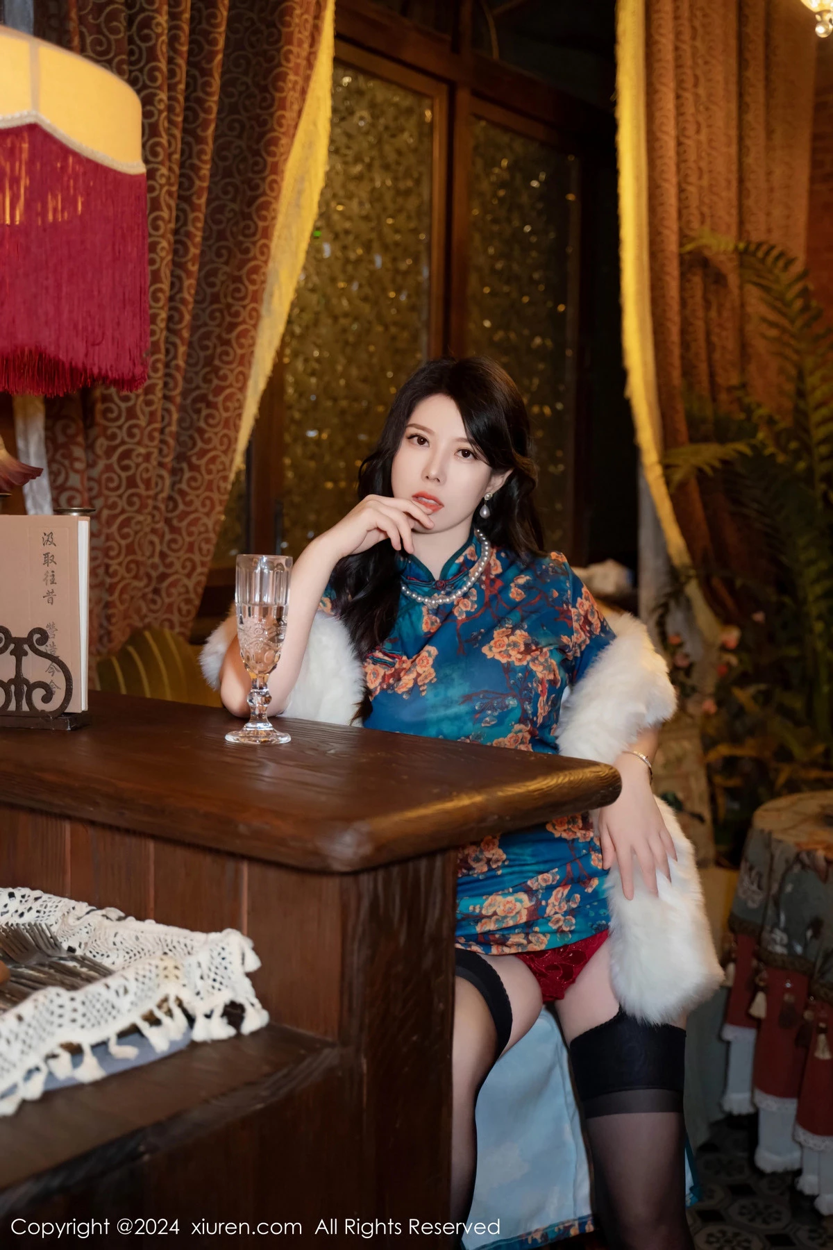 秀人集.com_[XiuRen秀人网]No.8476_模特白茹雪性感深色旗袍露红色内衣配黑丝袜秀完美身材诱惑写真60P