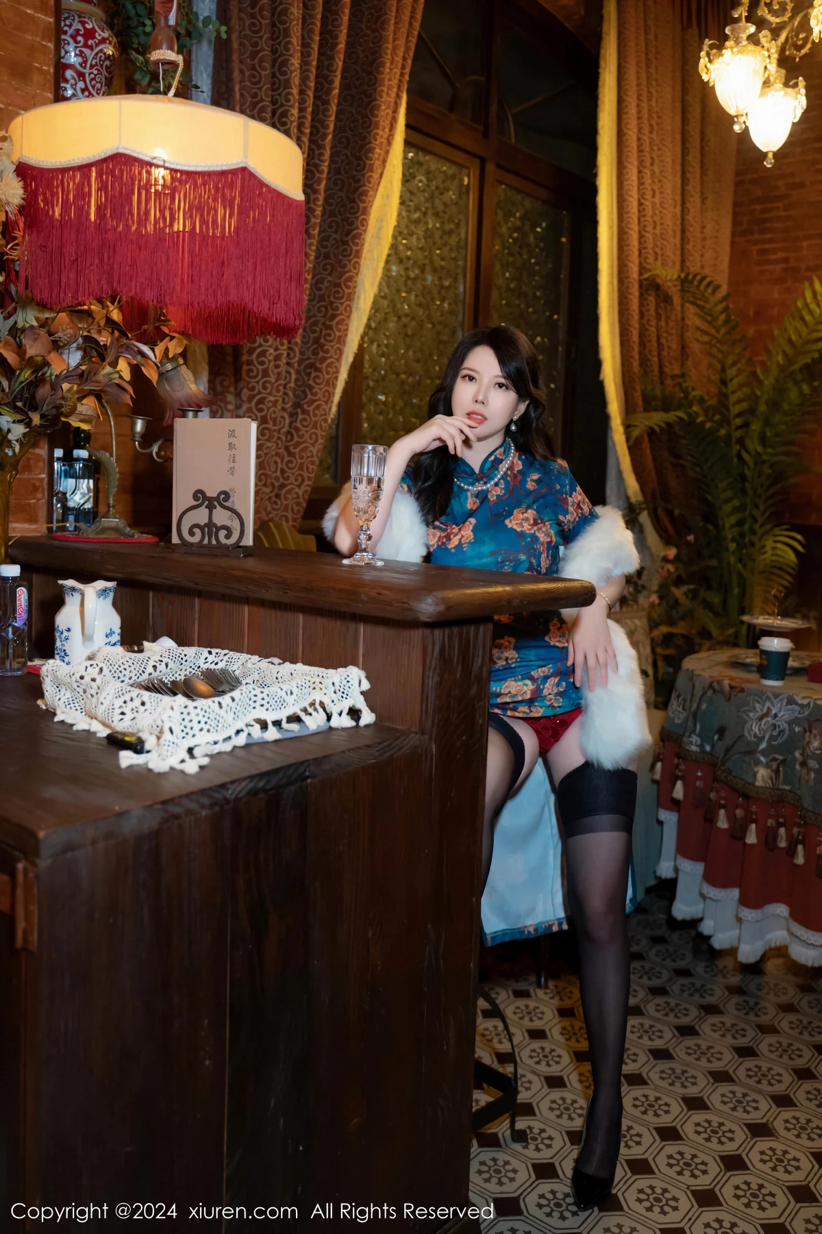 秀人集.com_[XiuRen秀人网]No.8476_模特白茹雪性感深色旗袍露红色内衣配黑丝袜秀完美身材诱惑写真60P