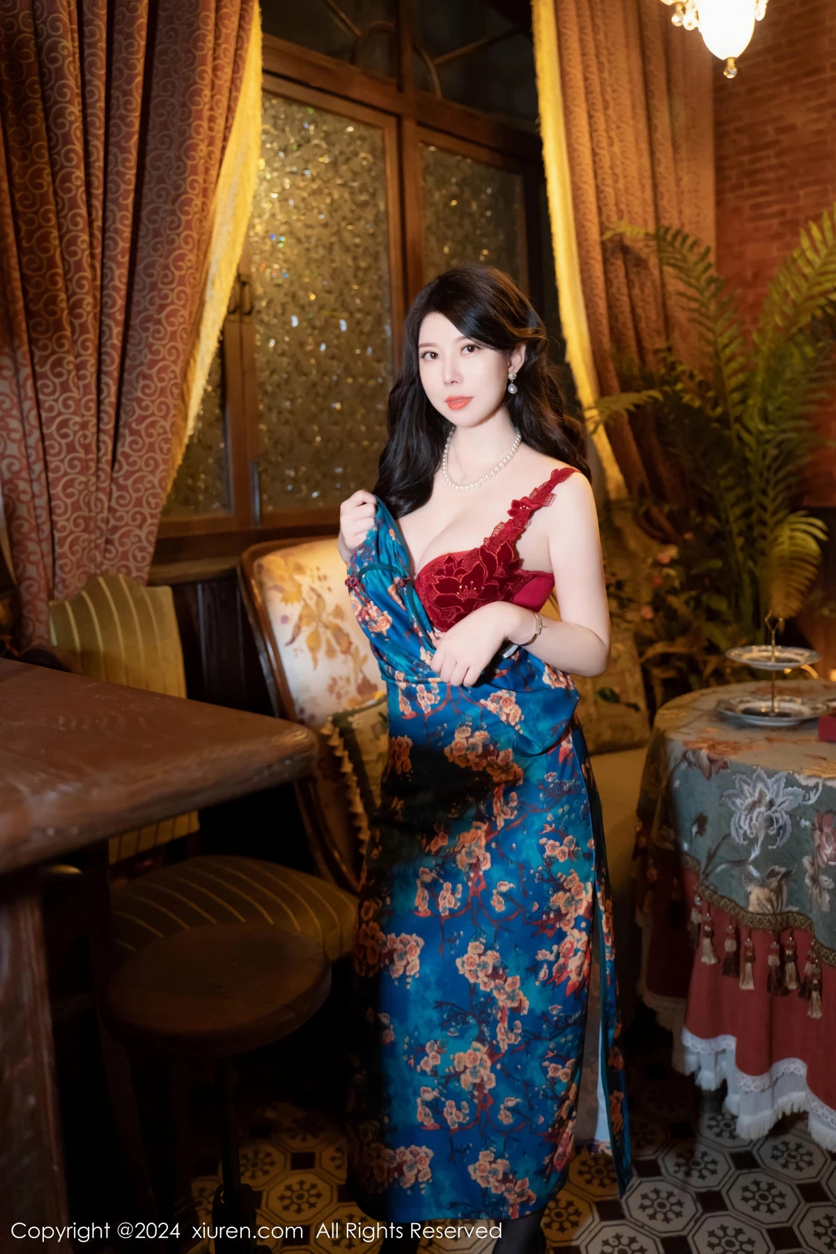 秀人集.com_[XiuRen秀人网]No.8476_模特白茹雪性感深色旗袍露红色内衣配黑丝袜秀完美身材诱惑写真60P