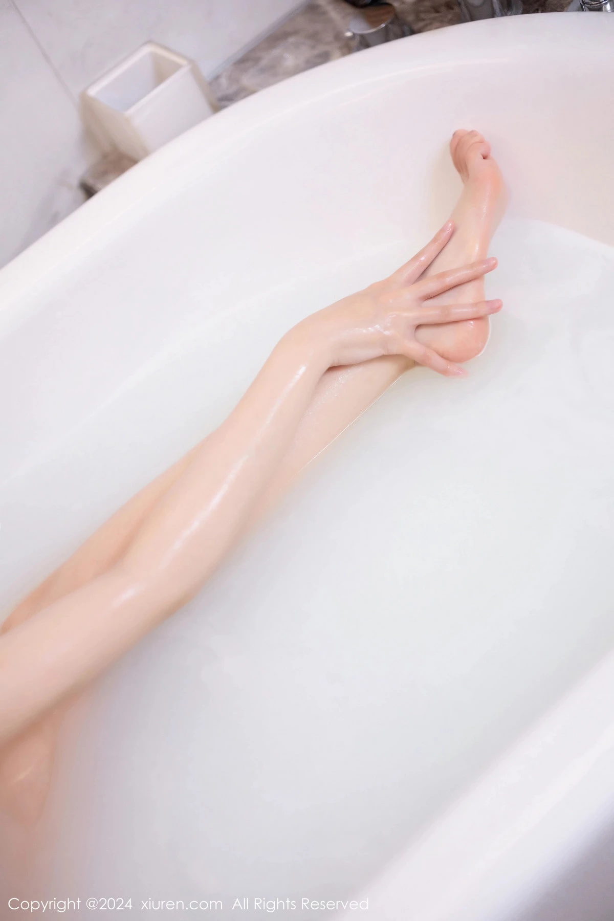 秀人集.com_[XiuRen秀人网]No.8479_模特玥儿玥浴室场景性感红色旗袍配开档黑丝秀曼妙身姿诱惑写真70P