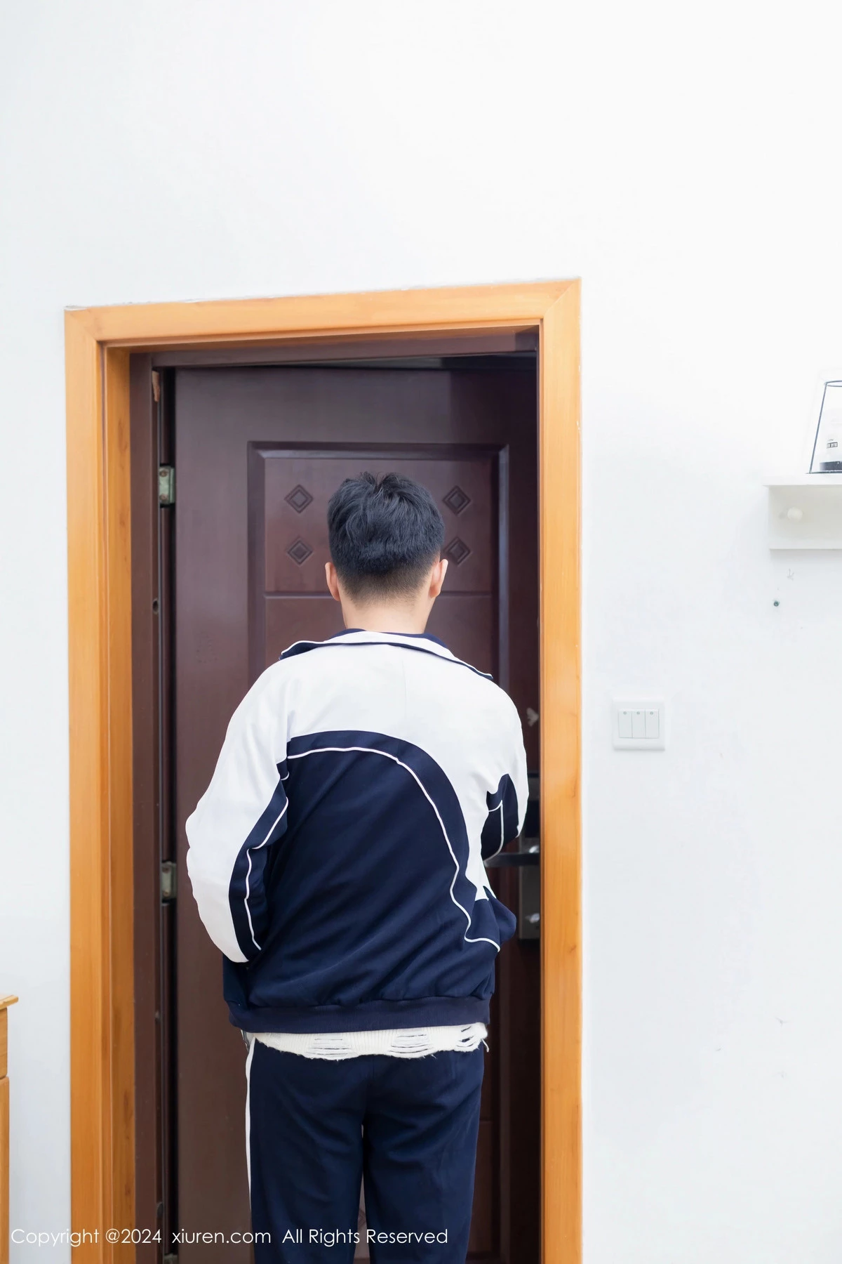 秀人集.com_[XiuRen秀人网]No.8482_模特豆瓣酱性感浅蓝上衣配白短裙露超薄肉丝秀丰满身材诱惑写真119P