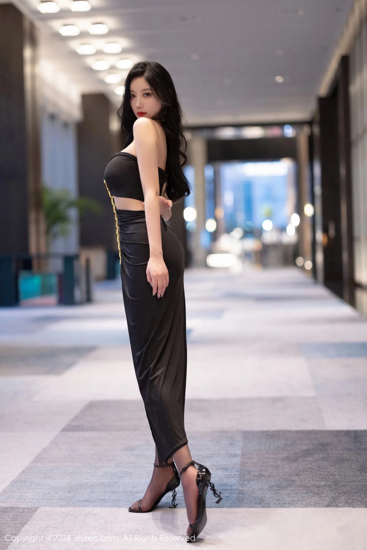 秀人集.com_[XiuRen秀人网]No.8484_女神杨晨晨Yome黑色长裙露性感黑色内衣配超薄黑丝极致魅惑写真76P