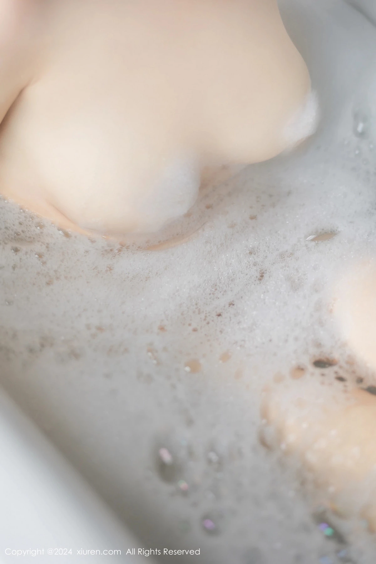 秀人集.com_[XiuRen秀人网]No.8486_模特桃妖夭浴缸场景私房大尺度泡泡浴秀火辣身材极致诱惑写真84P