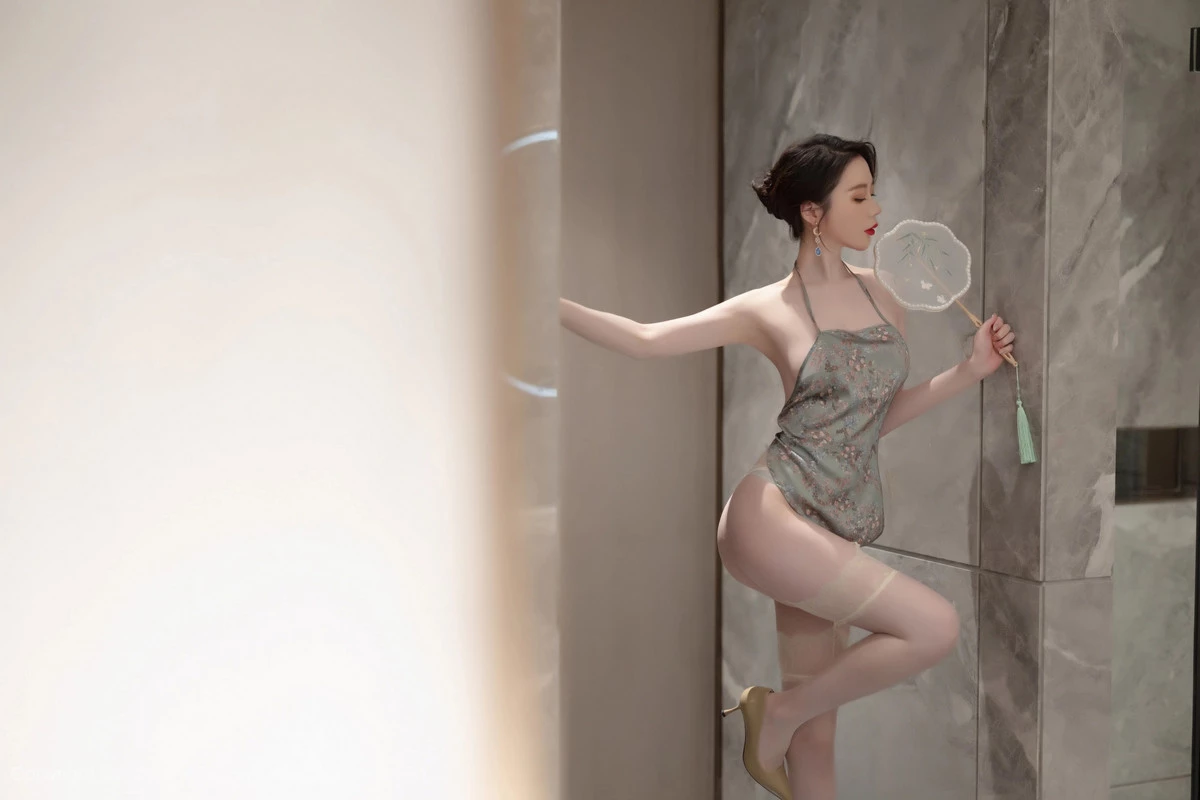 秀人集.com_[XiuRen秀人网]No.8497_模特梦心玥性感浅黄色旗袍配肉丝吊袜秀高挑曼妙身姿诱惑写真83P