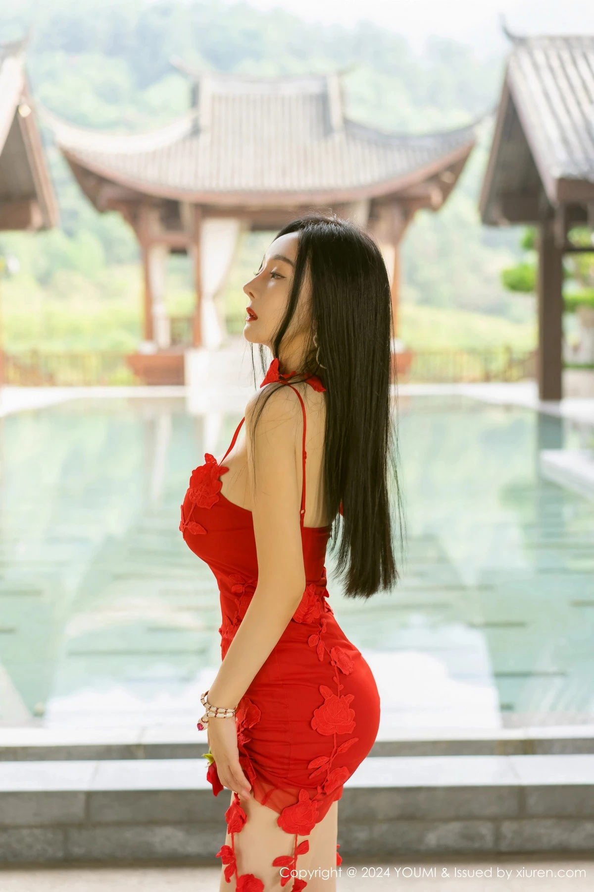 秀人集.com_[YouMi尤蜜荟]Vol.1058_模特允爾性感红色连衣短裙露粉色内衣秀丰腴身姿撩人诱惑写真51P