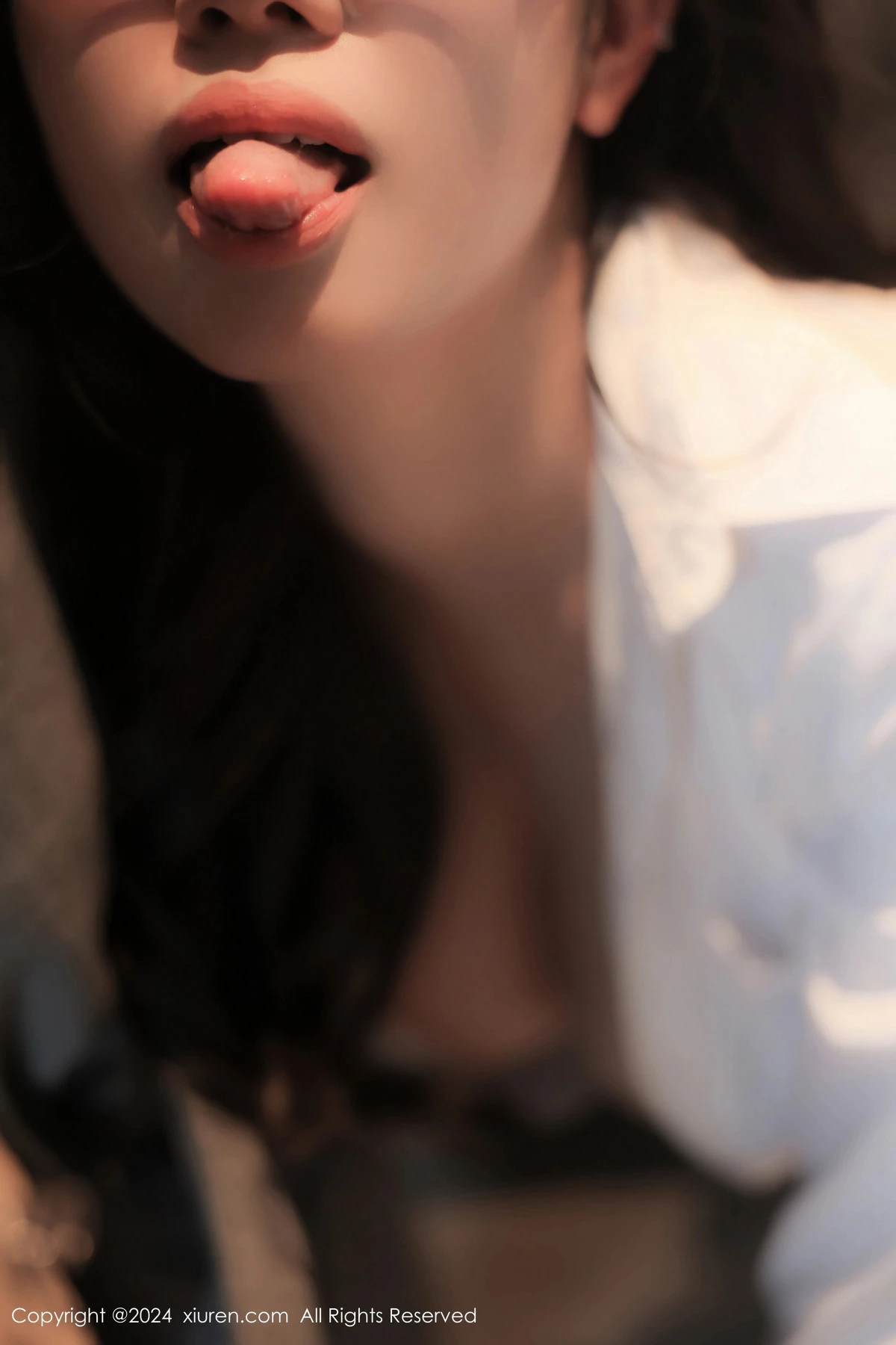 秀人集.com_[XiuRen秀人网]No.8496_模特金小依性感灰色职业装露黑色蕾丝内衣配超薄黑丝魅惑写真82P