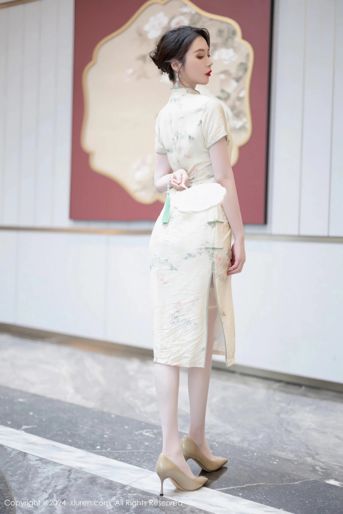 秀人集.com_[XiuRen秀人网]No.8497_模特梦心玥性感浅黄色旗袍配肉丝吊袜秀高挑曼妙身姿诱惑写真83P