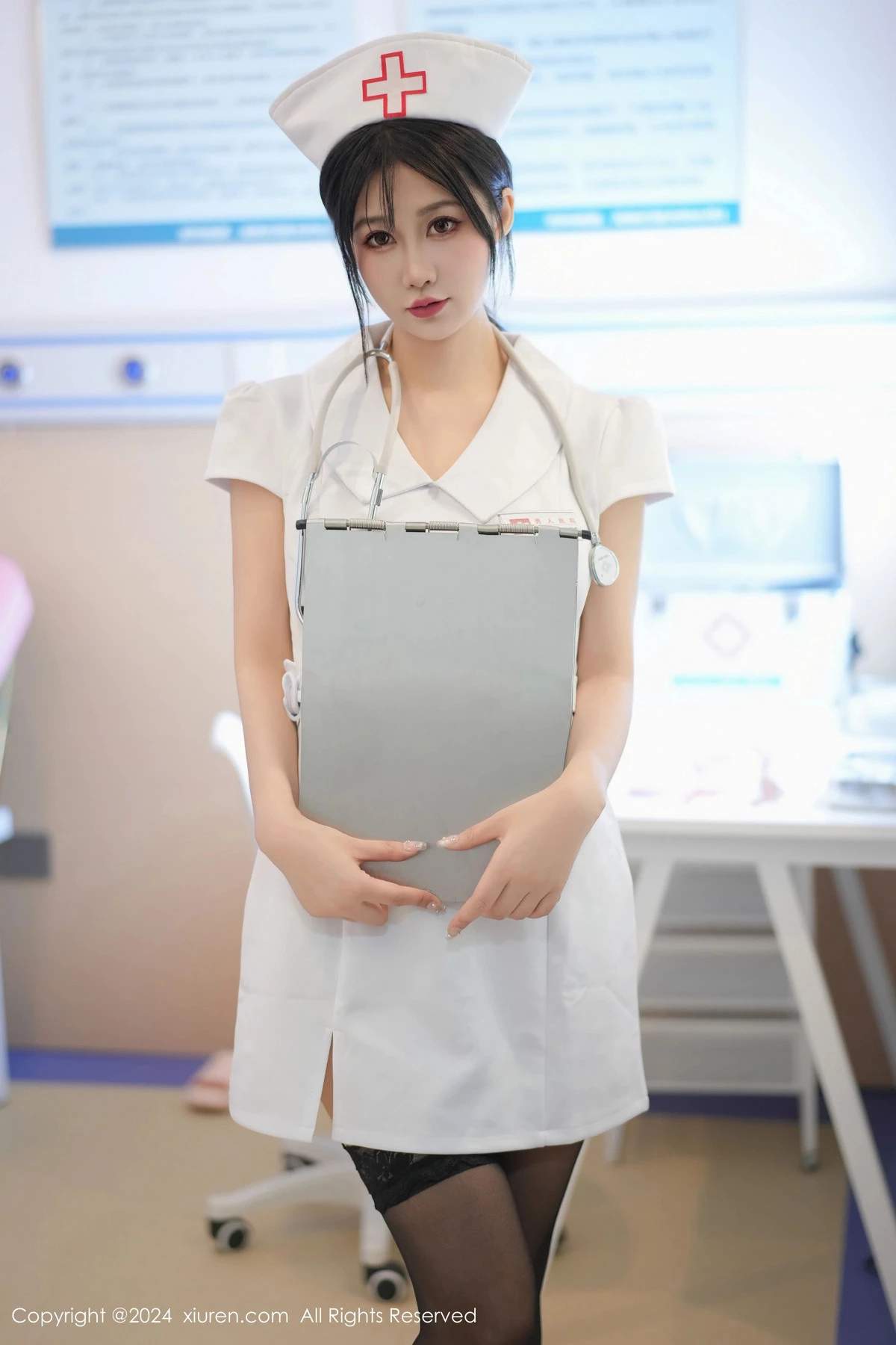 秀人集.com_[XiuRen秀人网]No.8512_模特laura阿姣性感白色护士服配黑丝袜半脱秀豪乳翘臀诱惑写真87P