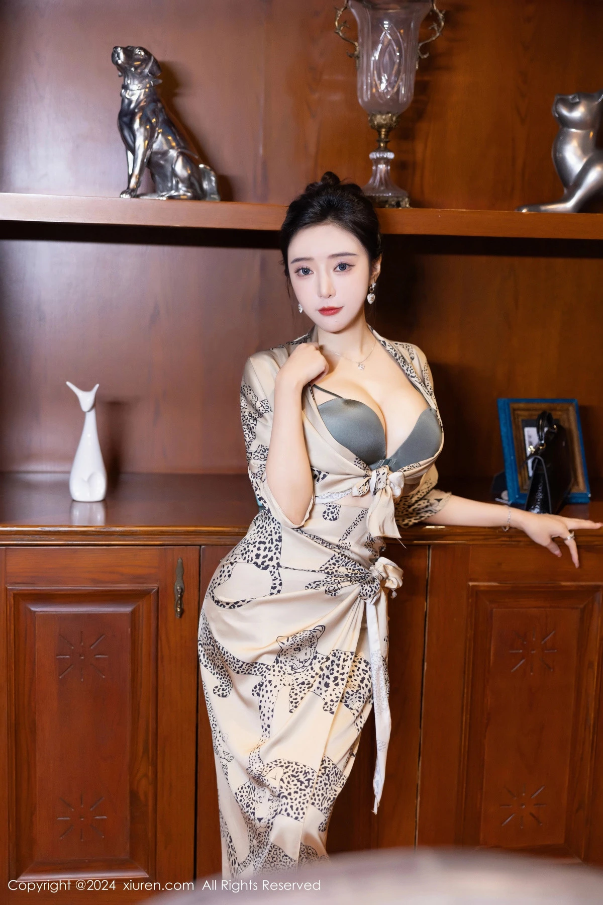 秀人集.com_[XiuRen秀人网]No.8510_女神王馨瑶yanni性感睡衣露灰绿色内衣配超薄黑丝完美诱惑写真82P