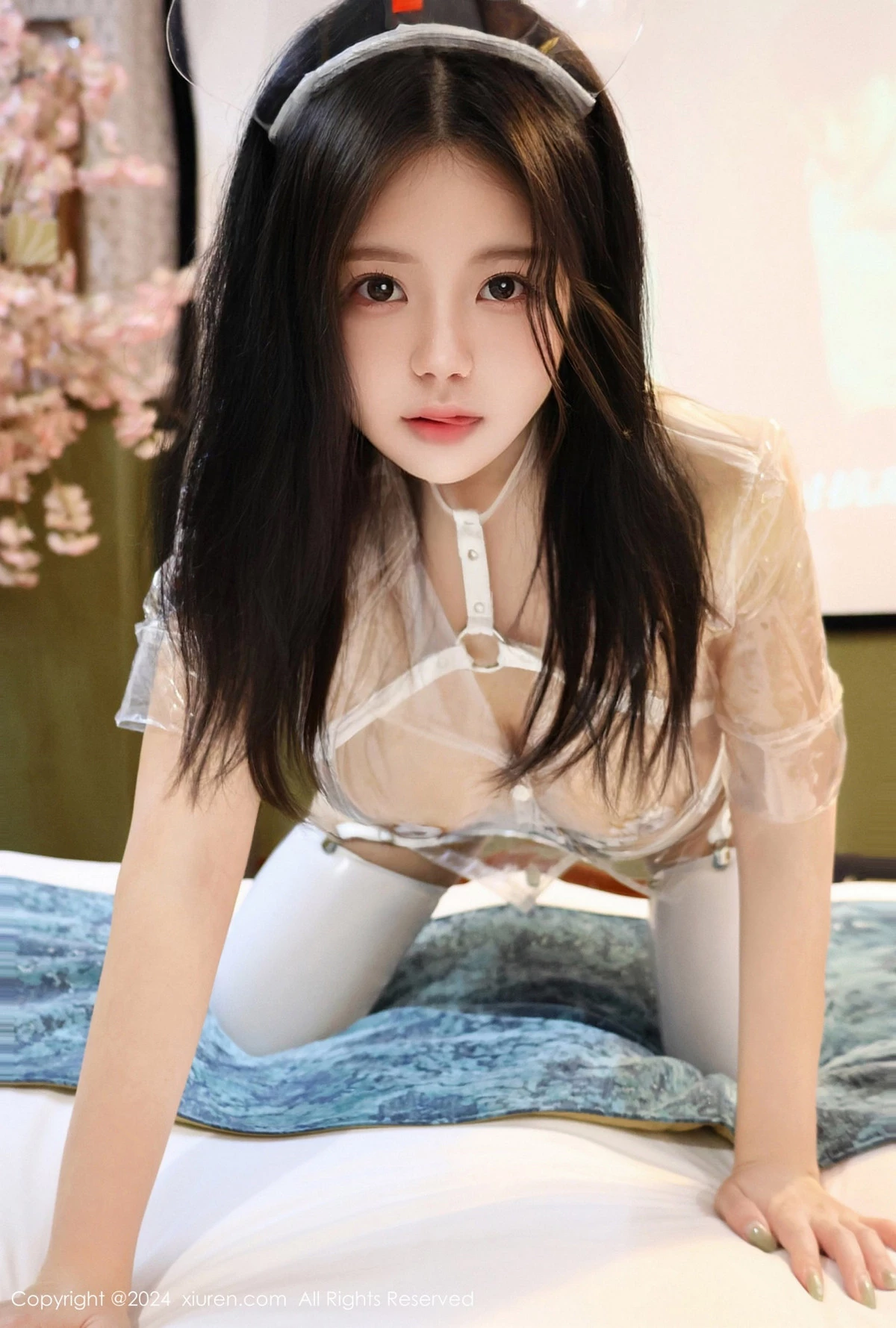 秀人集.com_[XiuRen秀人网]No.8517_模特小薯条nienie性感花色睡衣+透明胶衣短裙秀惹火身材诱惑写真78P