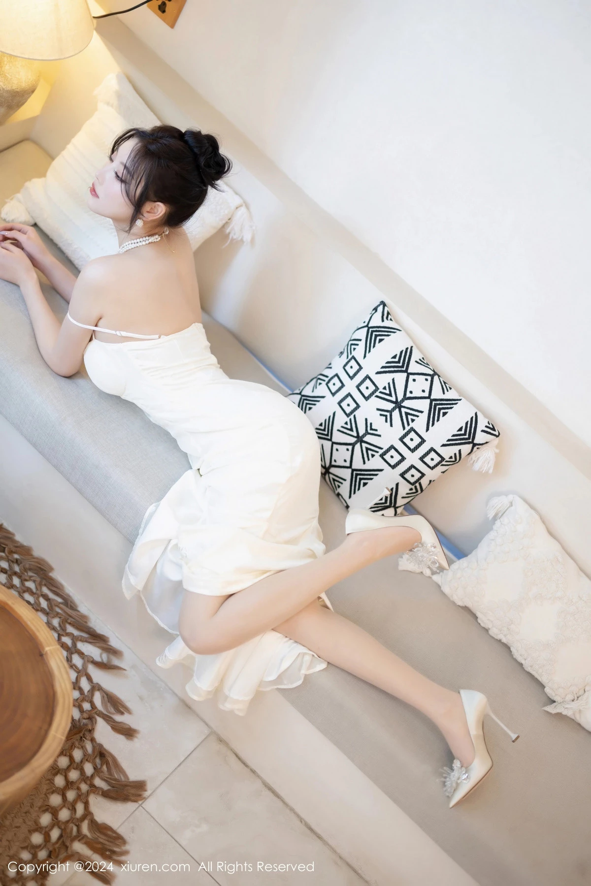 秀人集.com_[XiuRen秀人网]No.8538_女神杨晨晨Yome性感白色连衣裙配白色丝袜秀完美身材诱惑写真81P