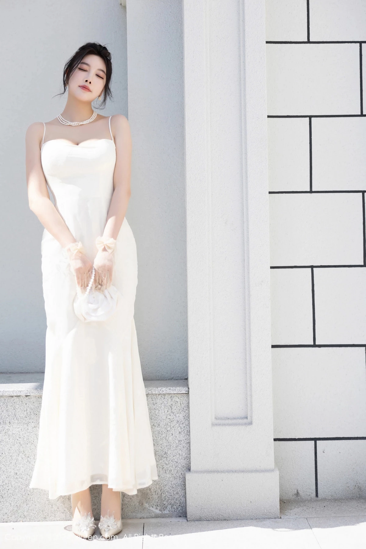 秀人集.com_[XiuRen秀人网]No.8538_女神杨晨晨Yome性感白色连衣裙配白色丝袜秀完美身材诱惑写真81P
