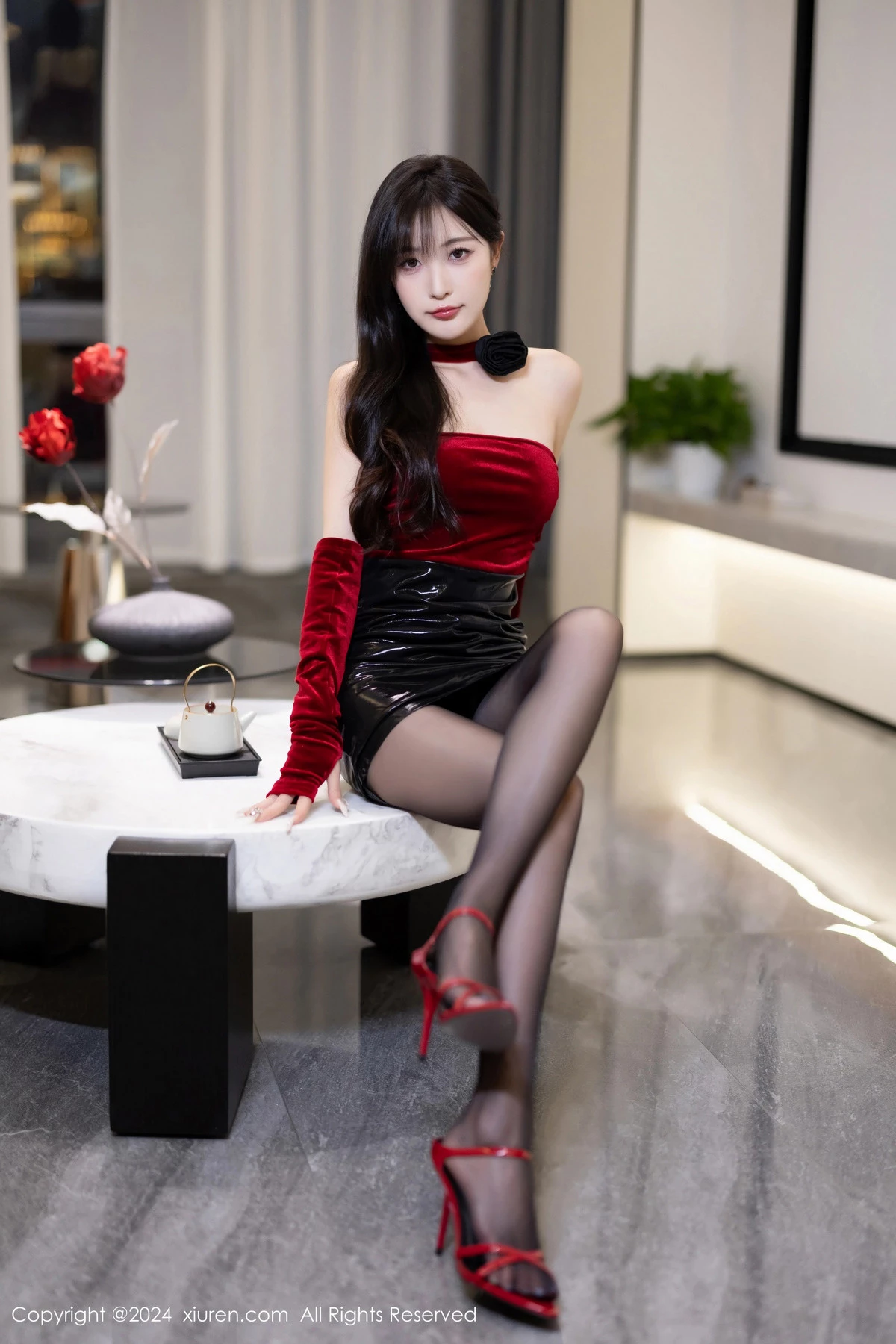 秀人集.com_[XiuRen秀人网]No.8530_模特林星阑性感红色上衣配黑皮短裙露超薄黑丝秀美腿诱惑写真80P