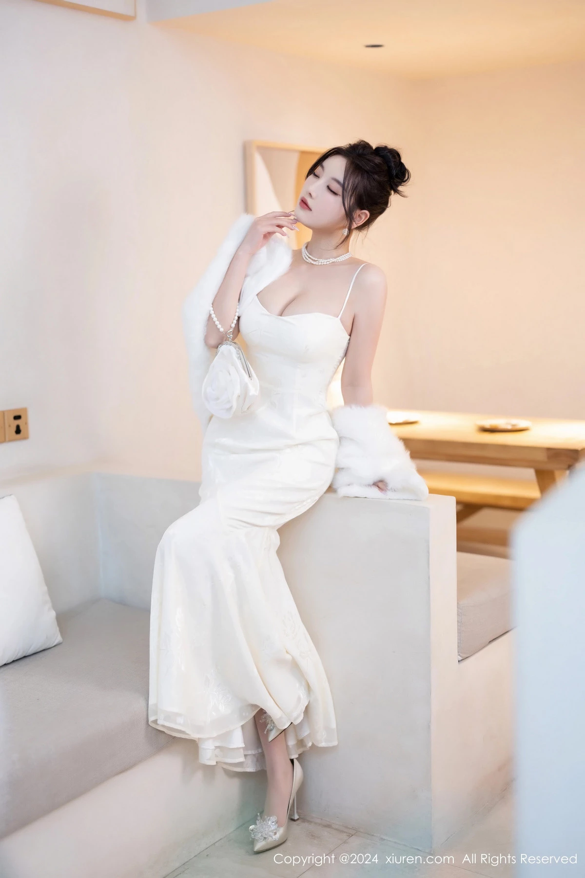 秀人集.com_[XiuRen秀人网]No.8538_女神杨晨晨Yome性感白色连衣裙配白色丝袜秀完美身材诱惑写真81P