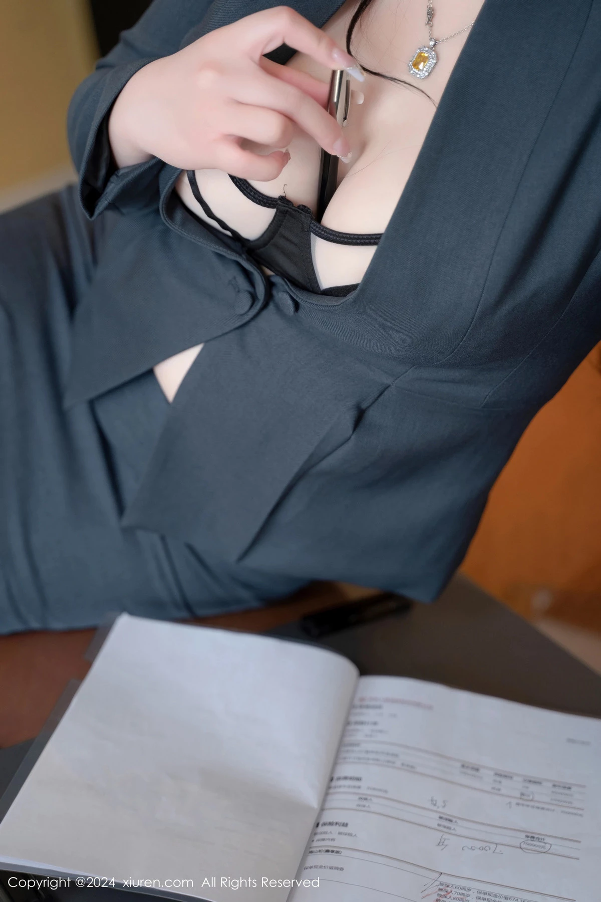 秀人集.com_[XiuRen秀人网]No.8541_模特王婉悠Queen性感秘书OL服饰配黑丝袜秀丰腴身材诱惑写真91P