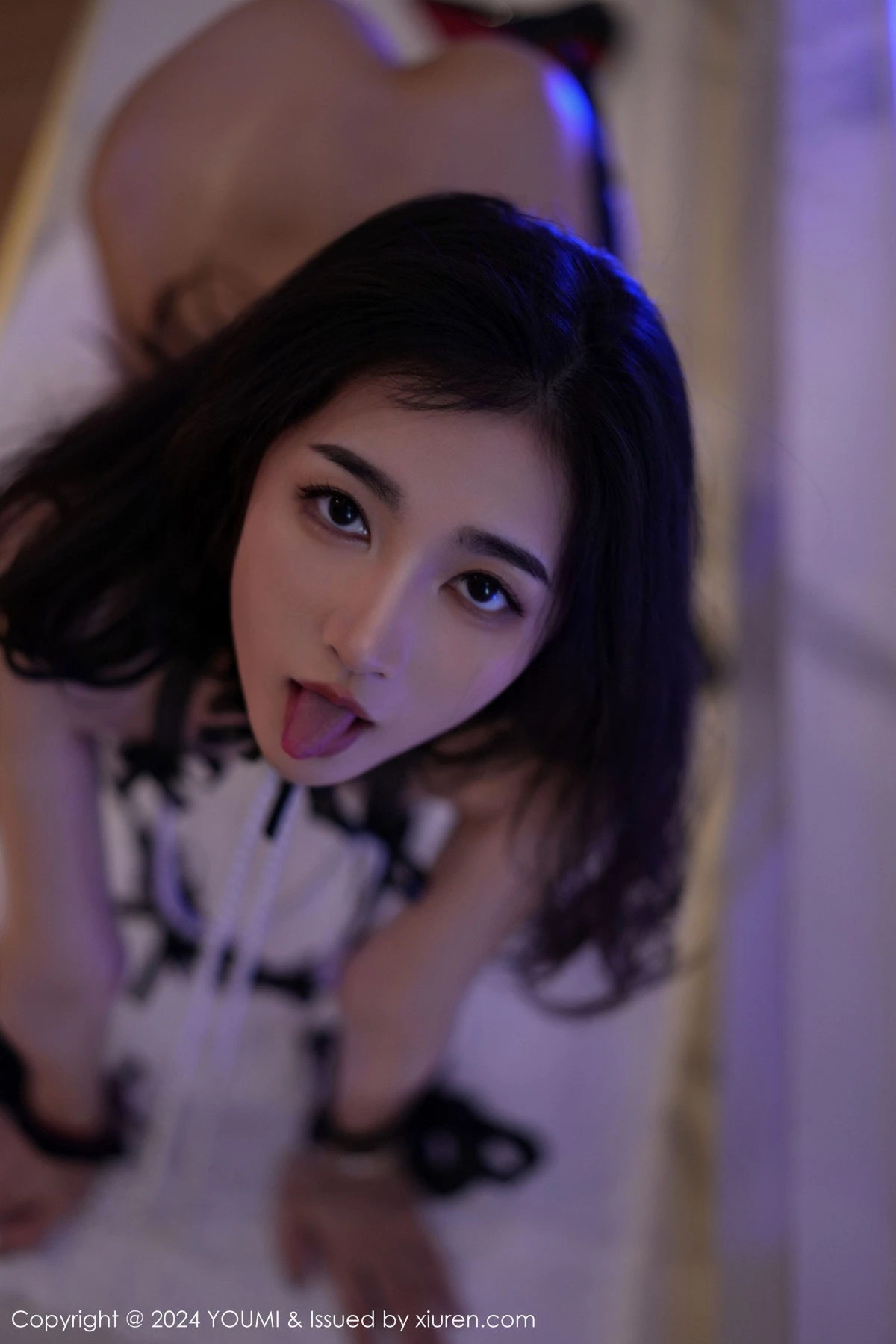 秀人集.com_[YouMi尤蜜荟]Vol.1064_模特鱼尾fish性感黑色风衣露黑色情趣服配超薄黑丝极致魅惑写真95P