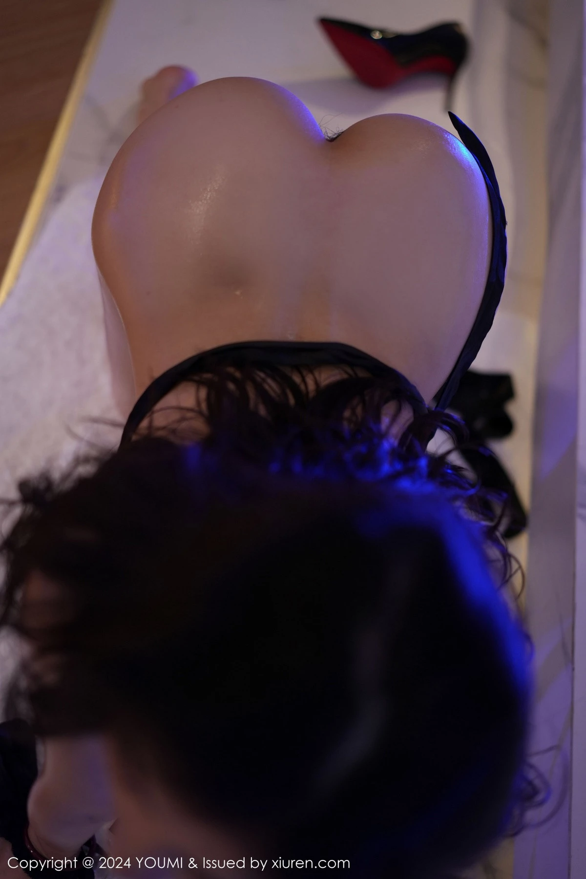 秀人集.com_[YouMi尤蜜荟]Vol.1064_模特鱼尾fish性感黑色风衣露黑色情趣服配超薄黑丝极致魅惑写真95P